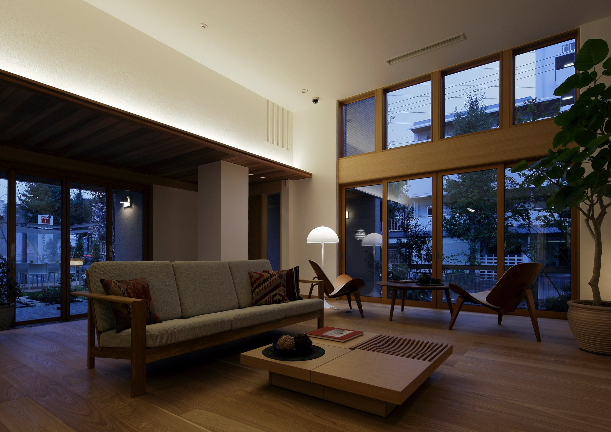 Lampa podłogowa PANTHELLA biały