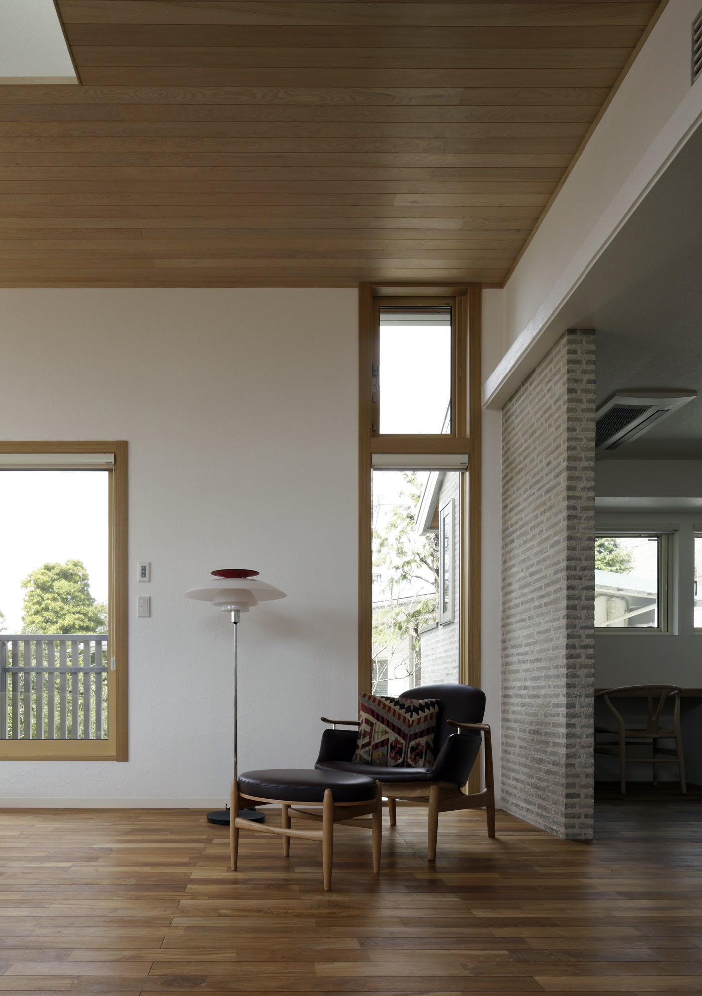 Lampa podłogowa PH 80 biały z chromowaną podstawą