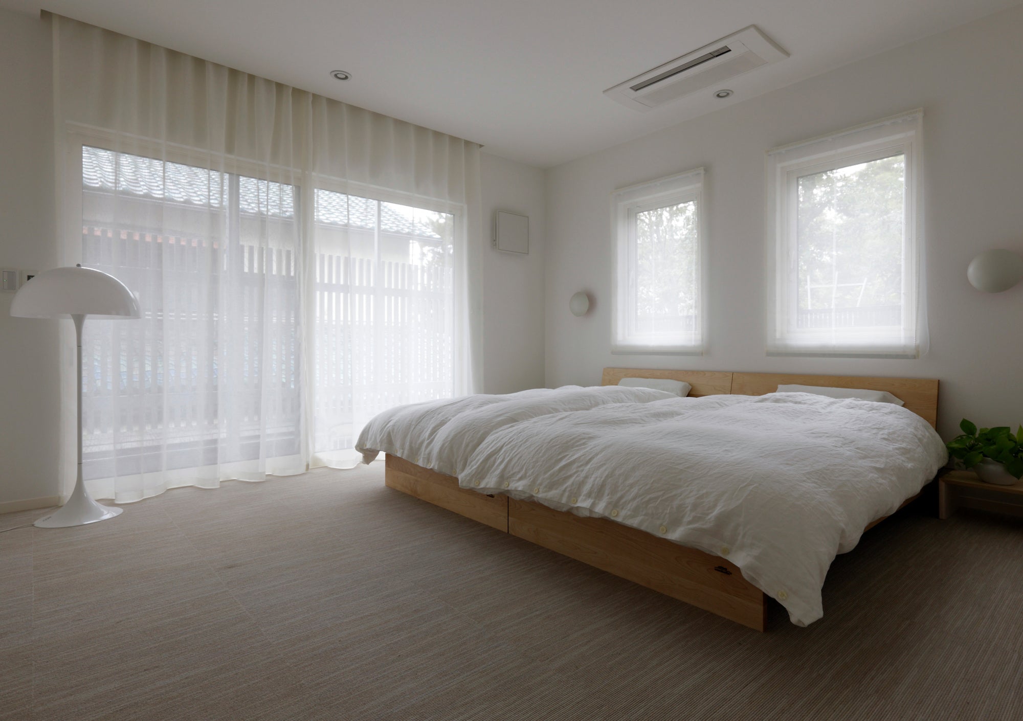 Lampa podłogowa PANTHELLA biały