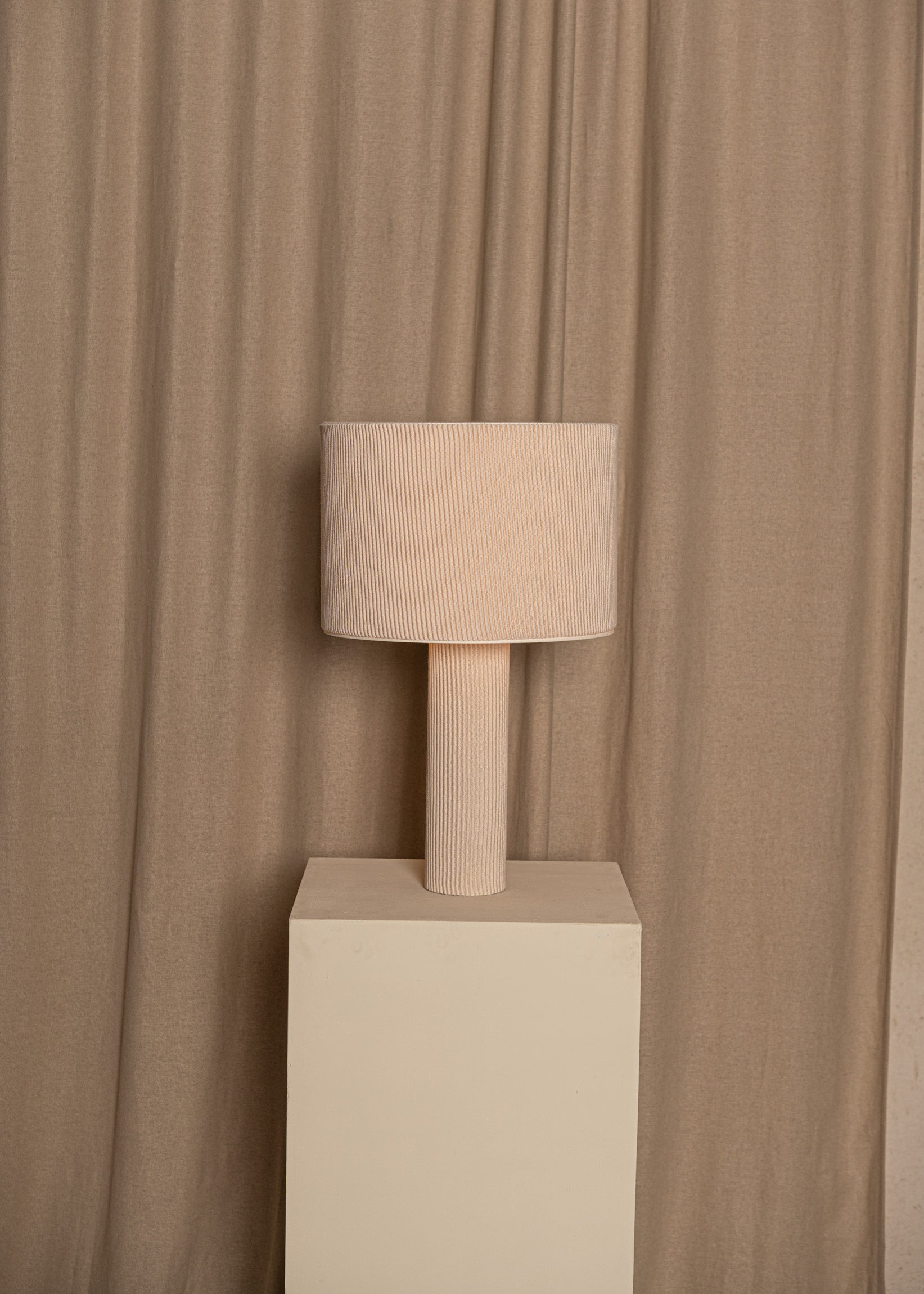 Lampa stołowa PYJAMA beżowa wełna