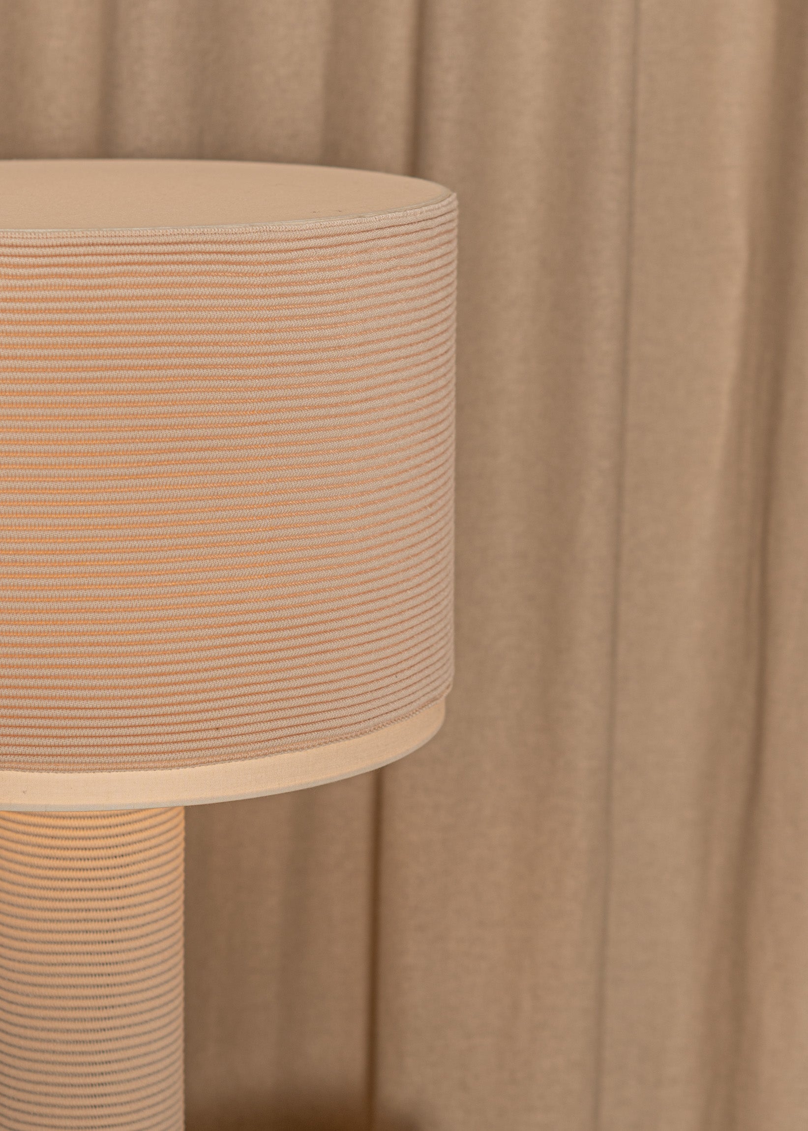 Lampa stołowa PYJAMA beżowa wełna