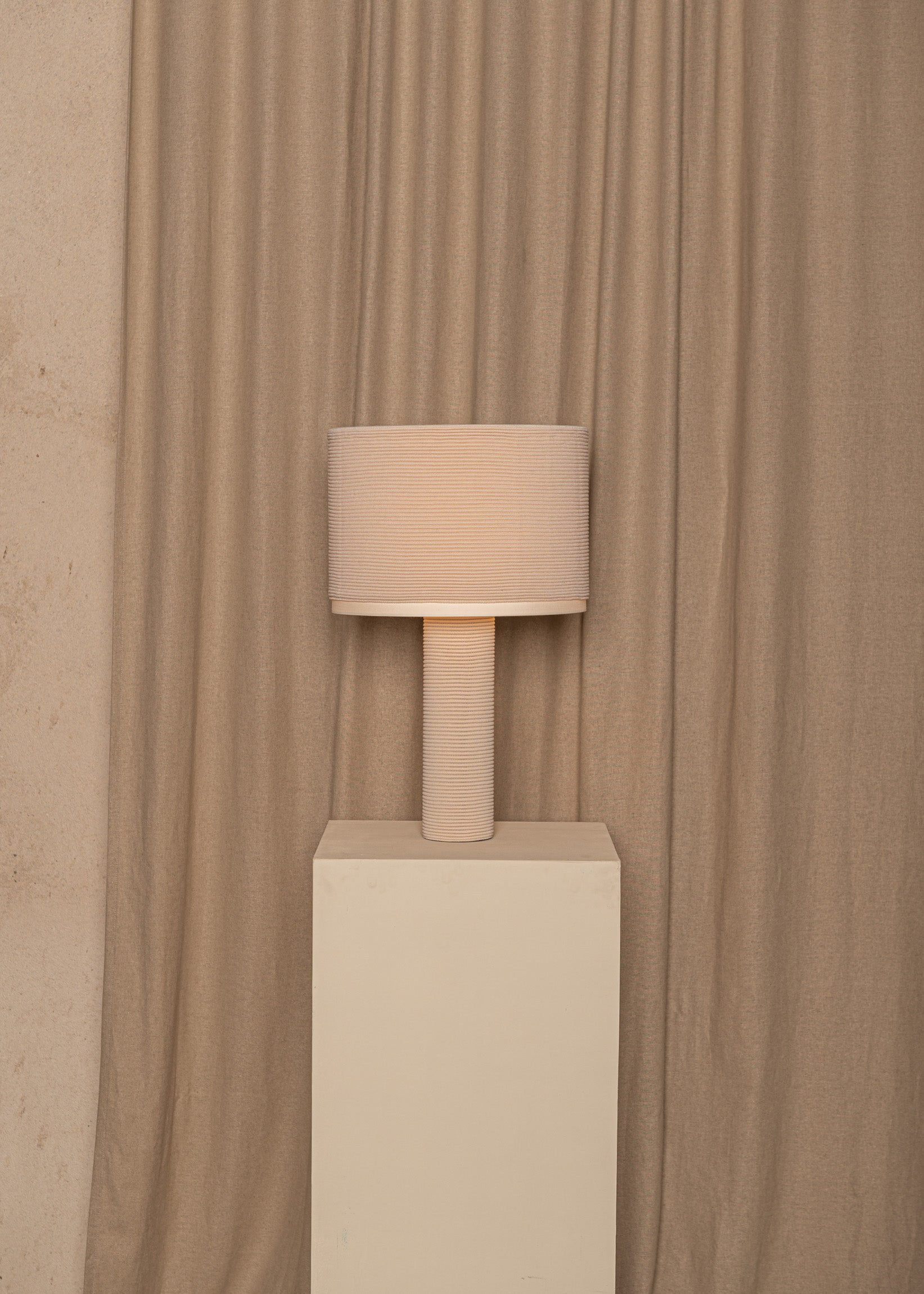 Lampa stołowa PYJAMA beżowa wełna