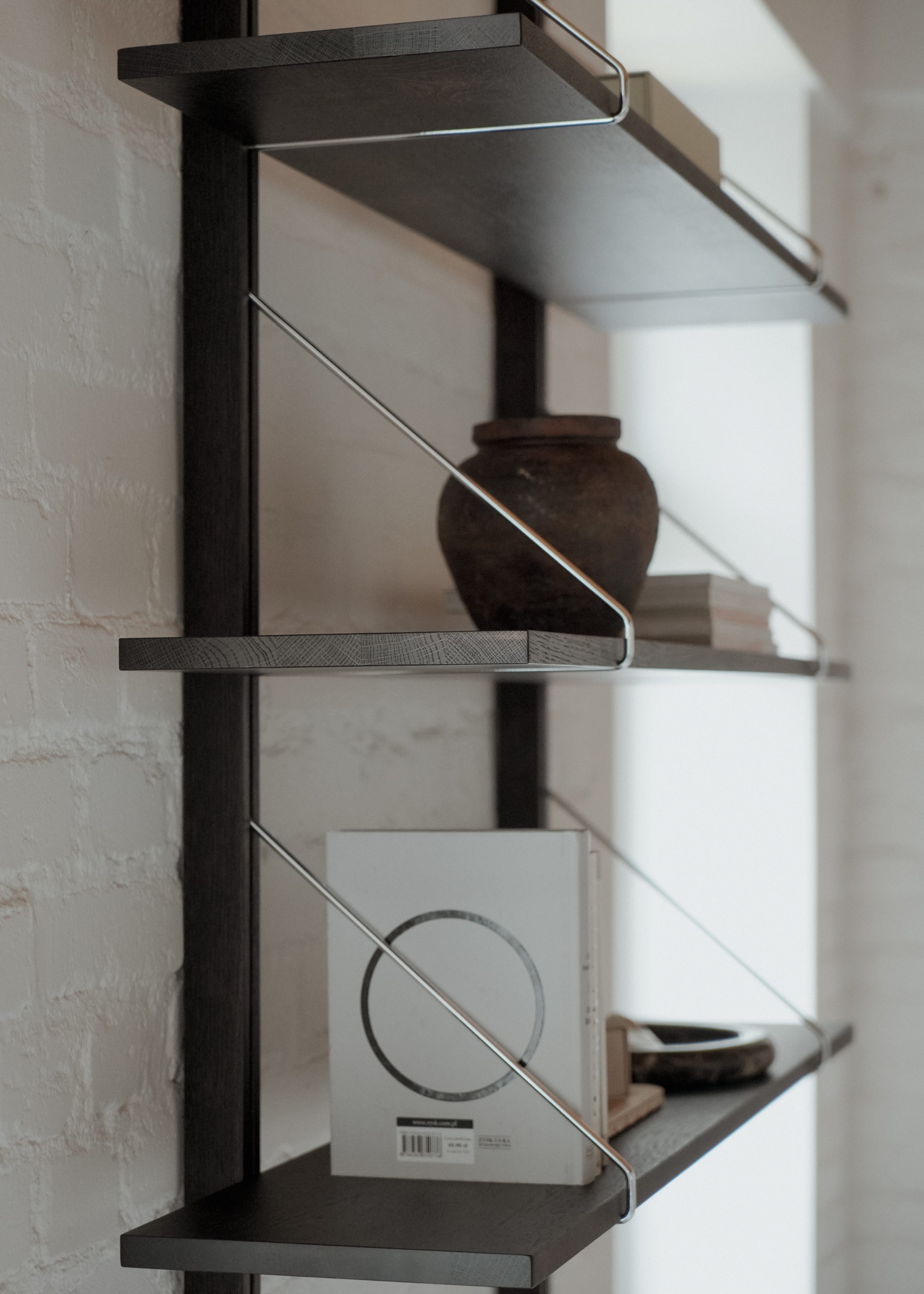 Regał ścienny RODD hebanowe drewno dębowe