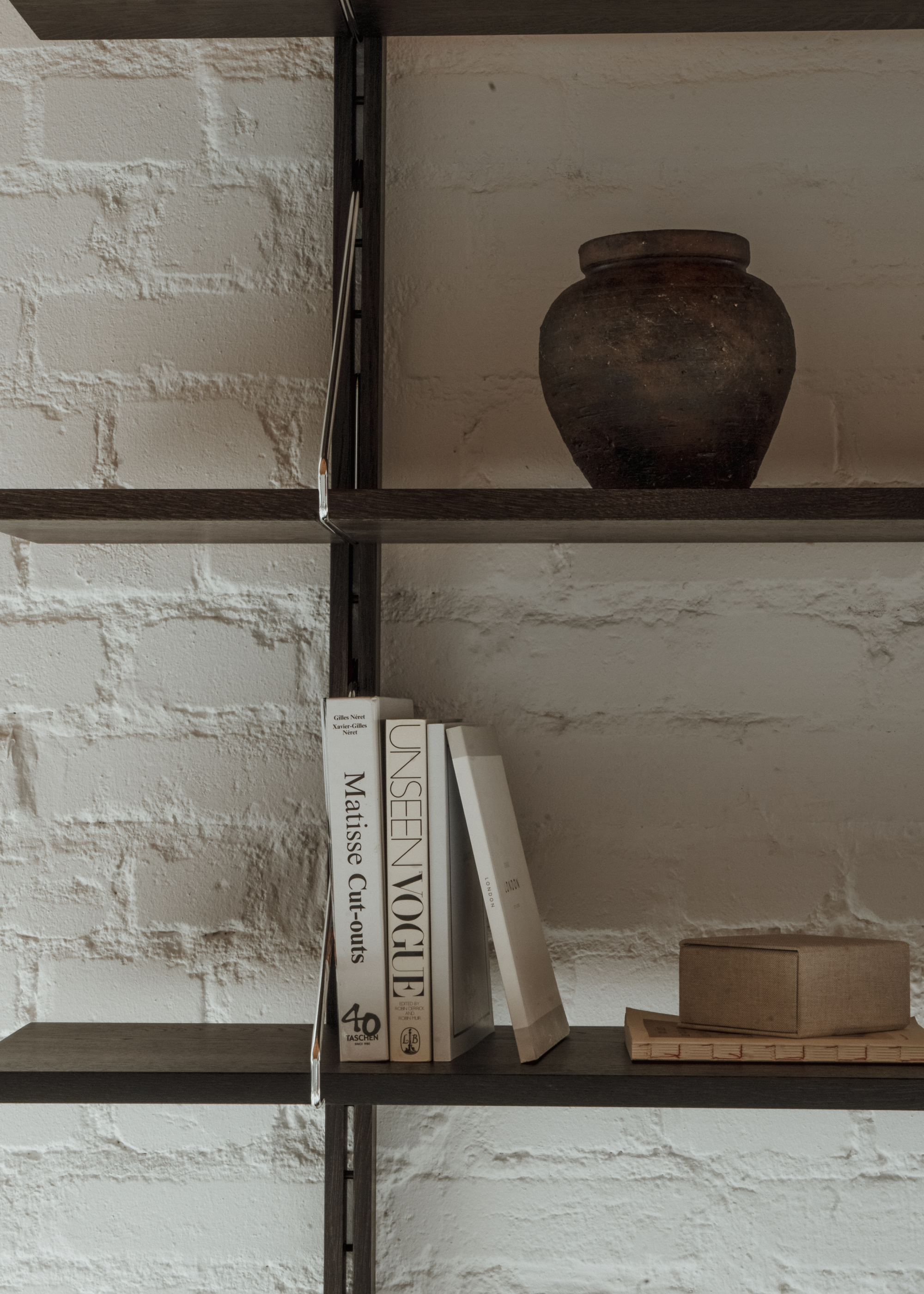 Regał ścienny RODD hebanowe drewno dębowe