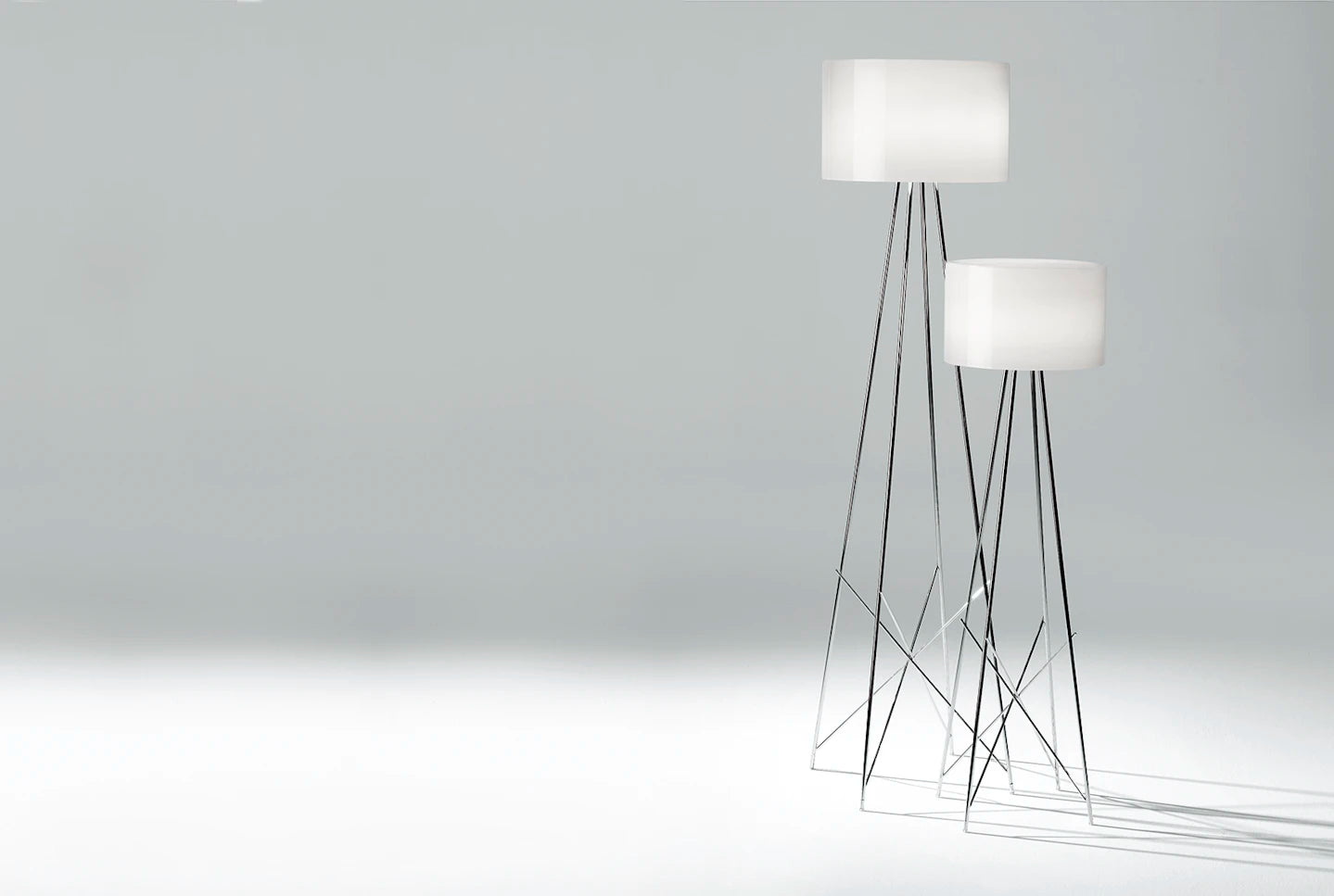 Lampa podłogowa RAY szkło z metalową podstawą