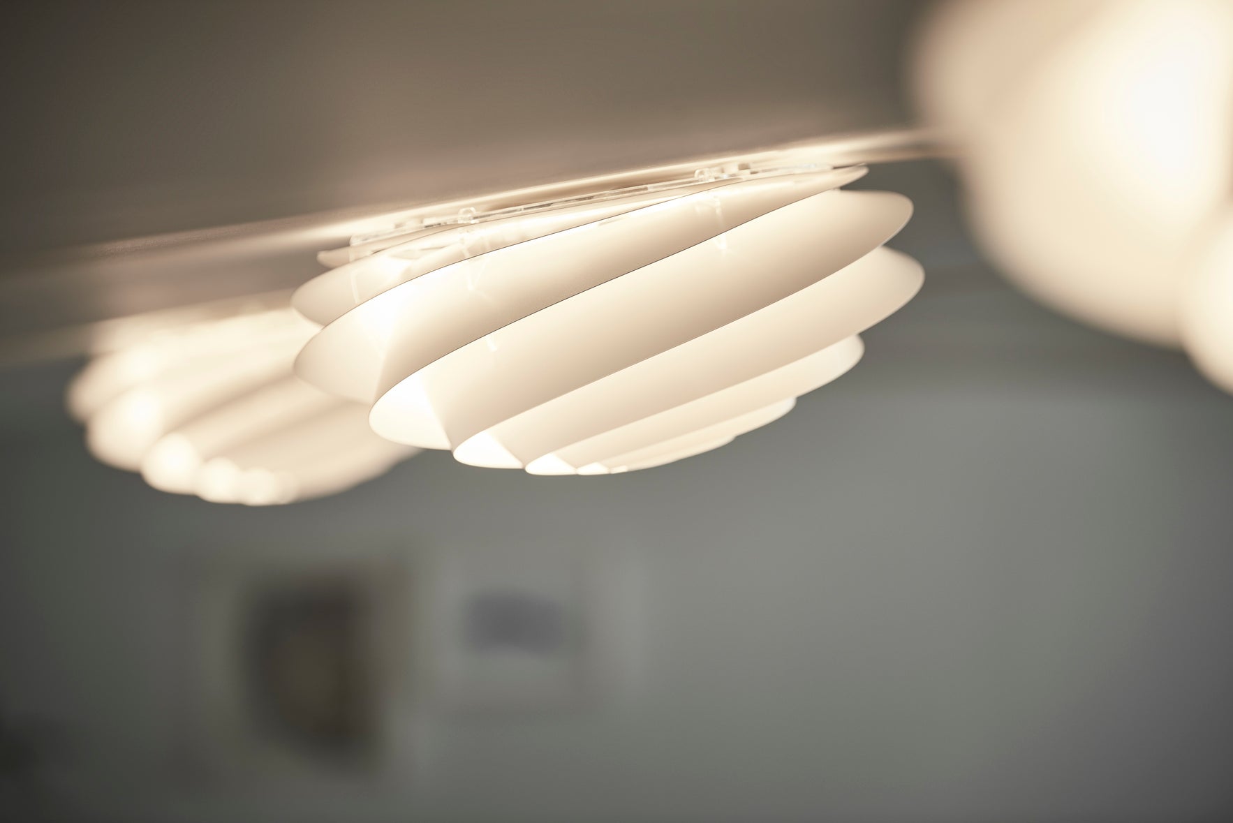Lampa ścienna MODEL 1320 SWIRL biały