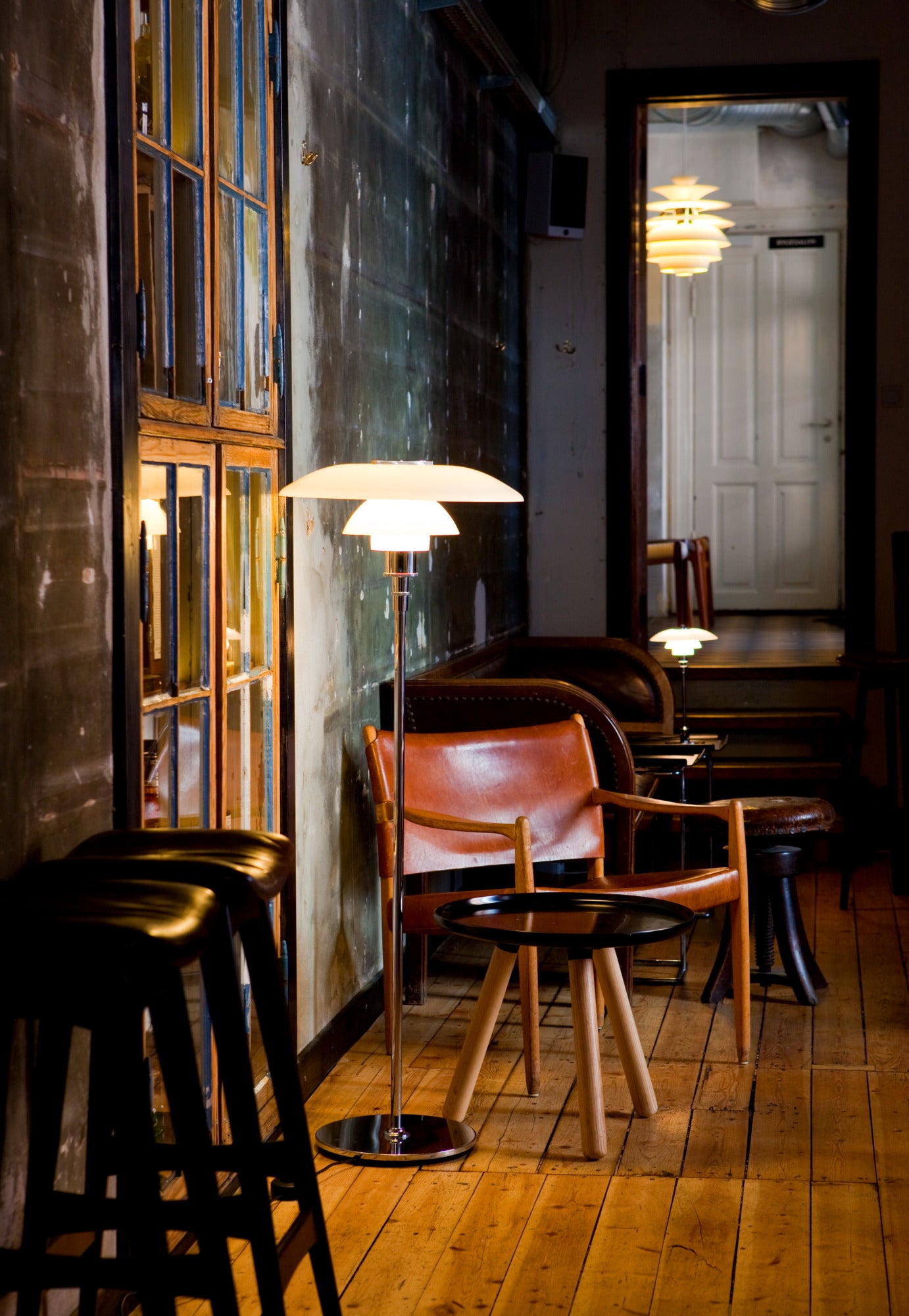 PH 4½-3½ white floor lamp with chrome base