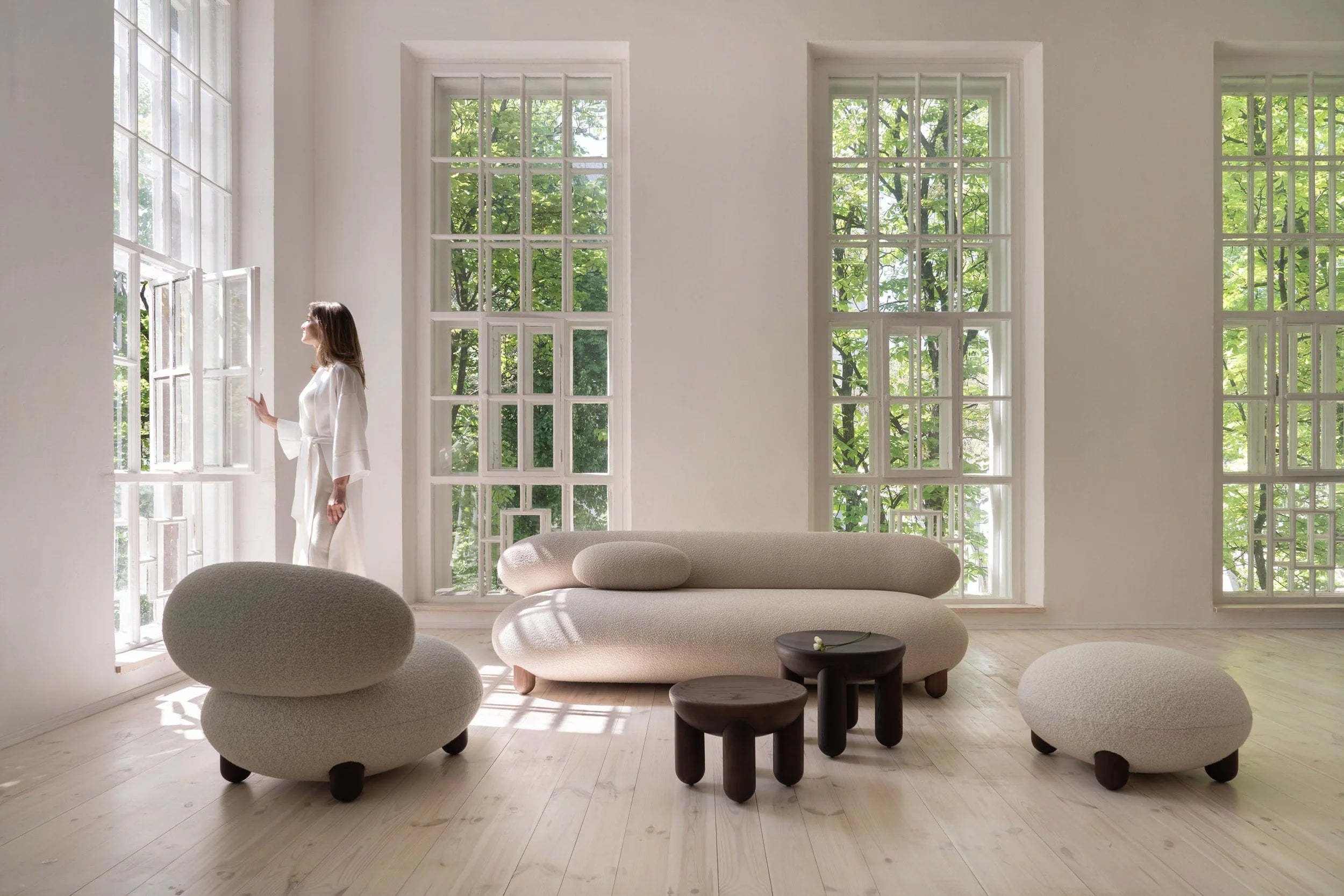 Sofa FLOCK tapicerowana z drewnianą podstawą