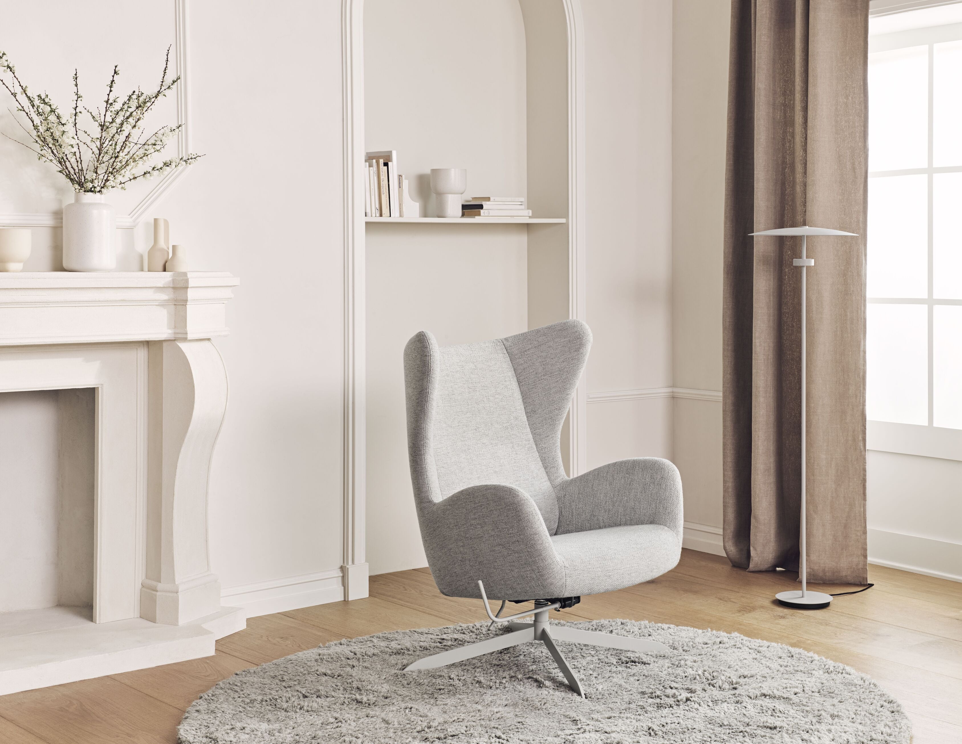 Fotel SOLO CURATED EDITION kremowa podstawa