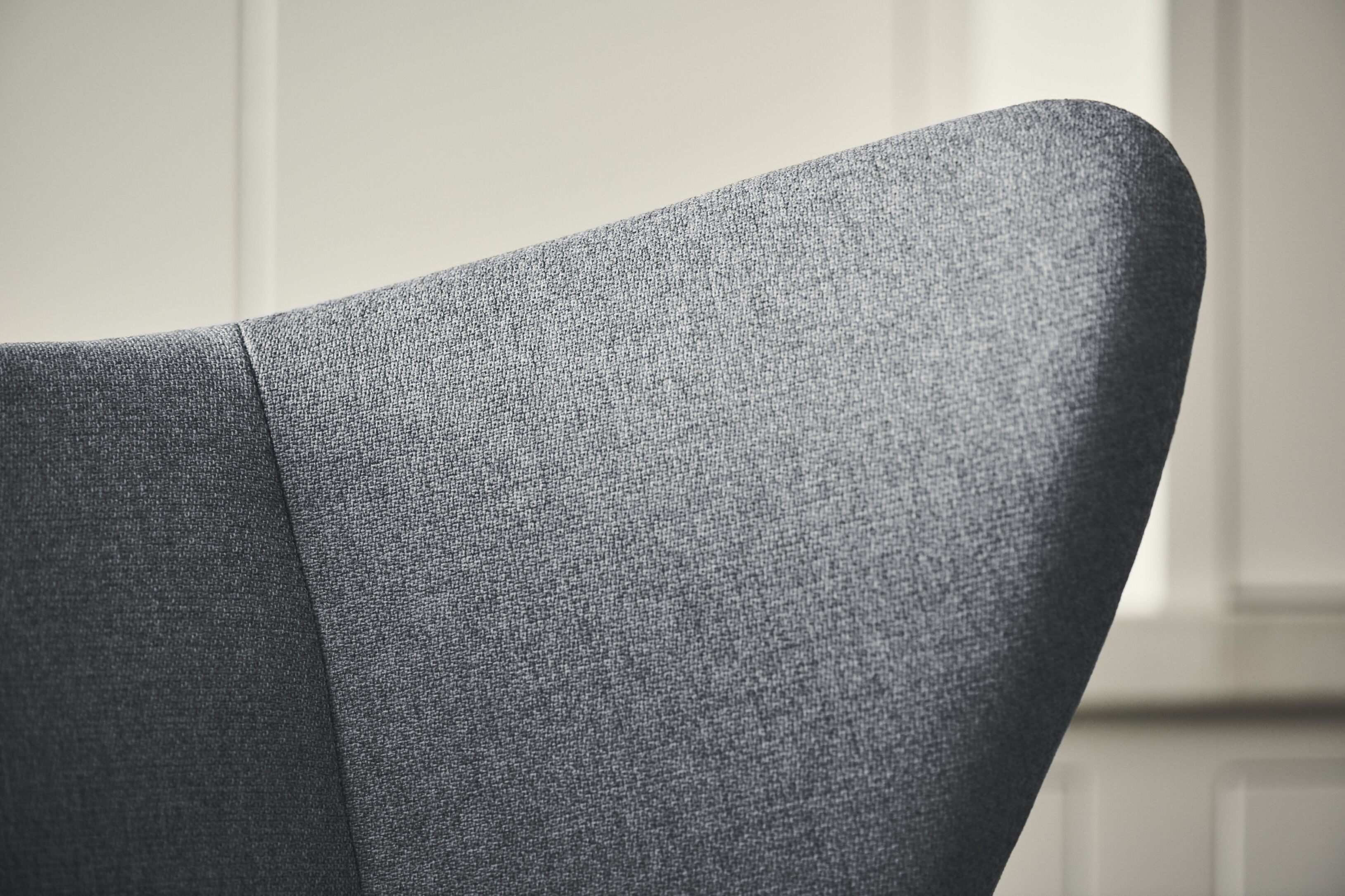 Fotel SOLO CURATED EDITION kremowa podstawa