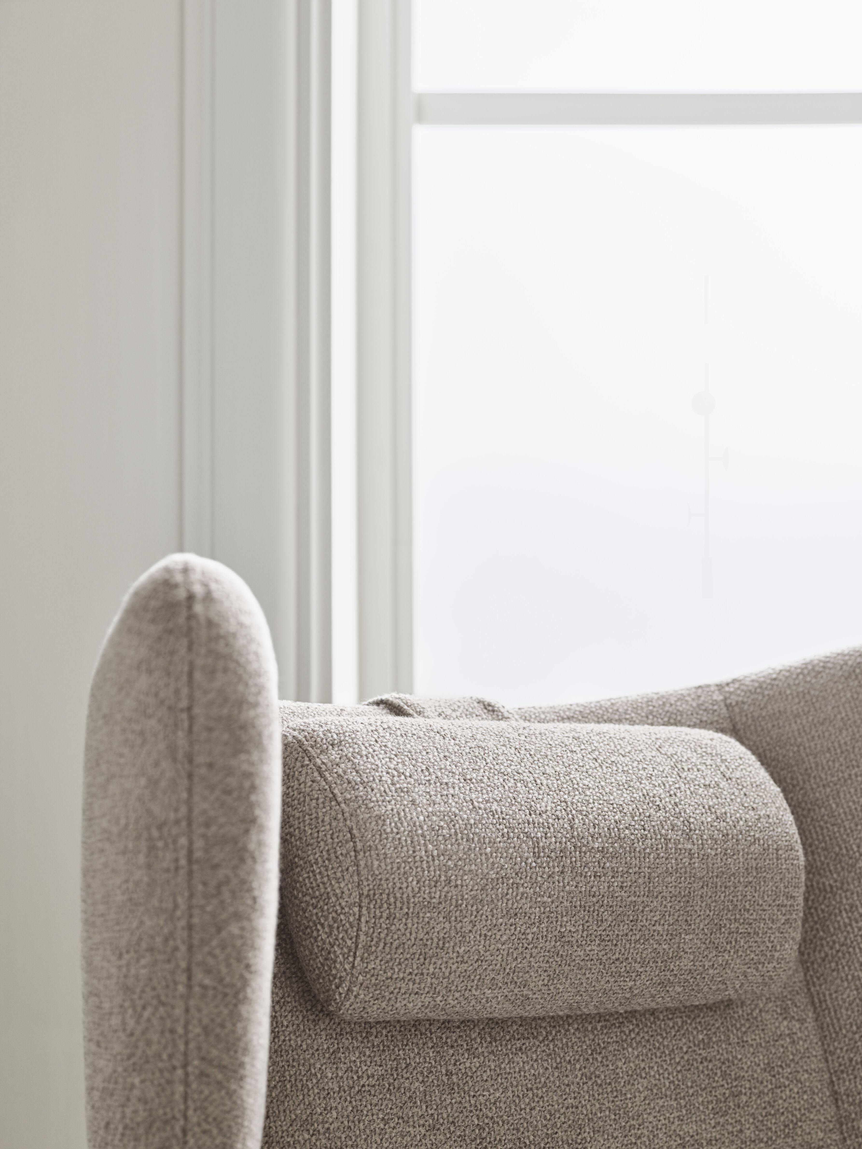 Fotel SOLO CURATED EDITION kremowa podstawa