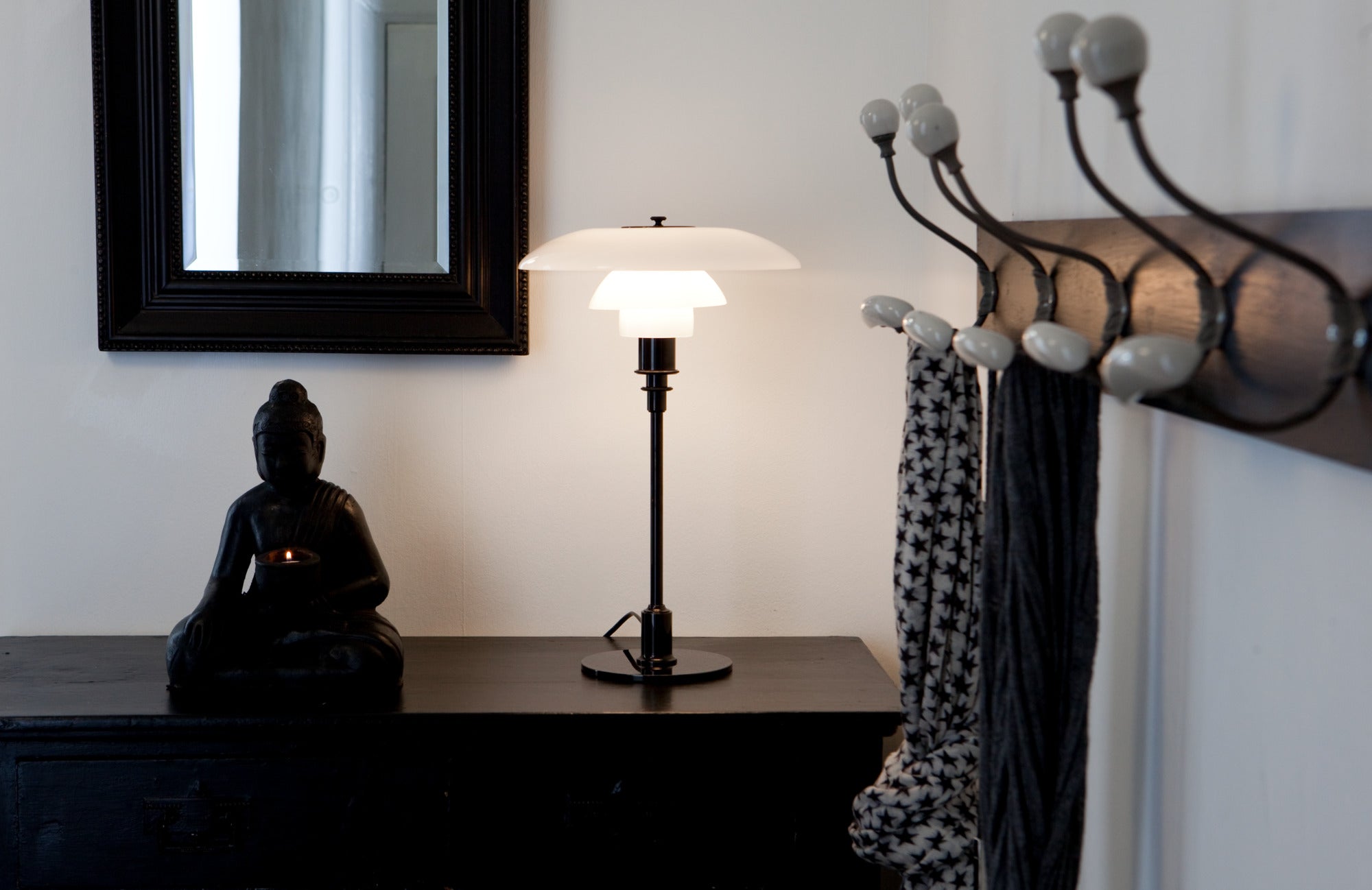 PH 3/2 table lamp white with black base