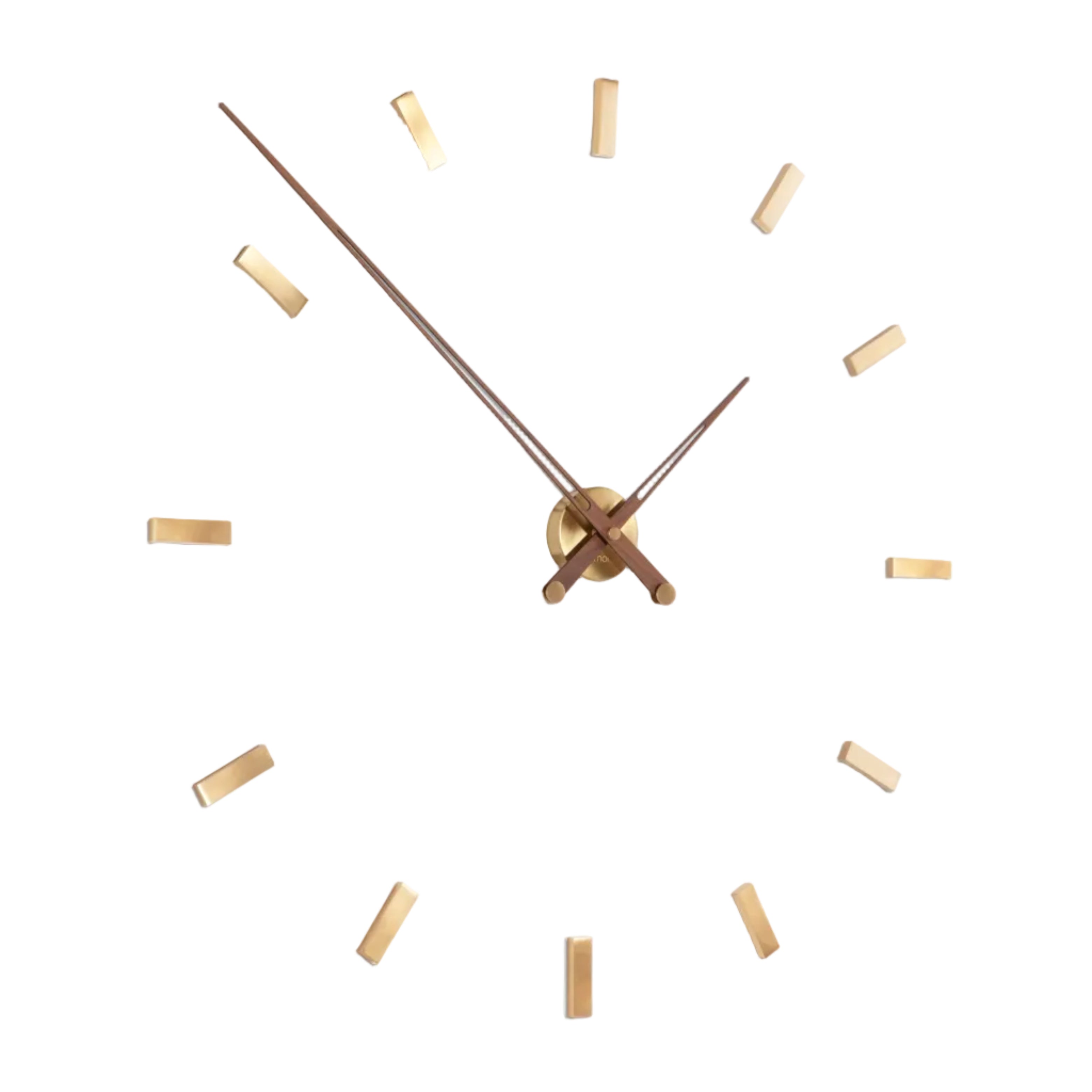 Wanduhr TACON aus Nussbaumholz mit messingfarbener Veredelung