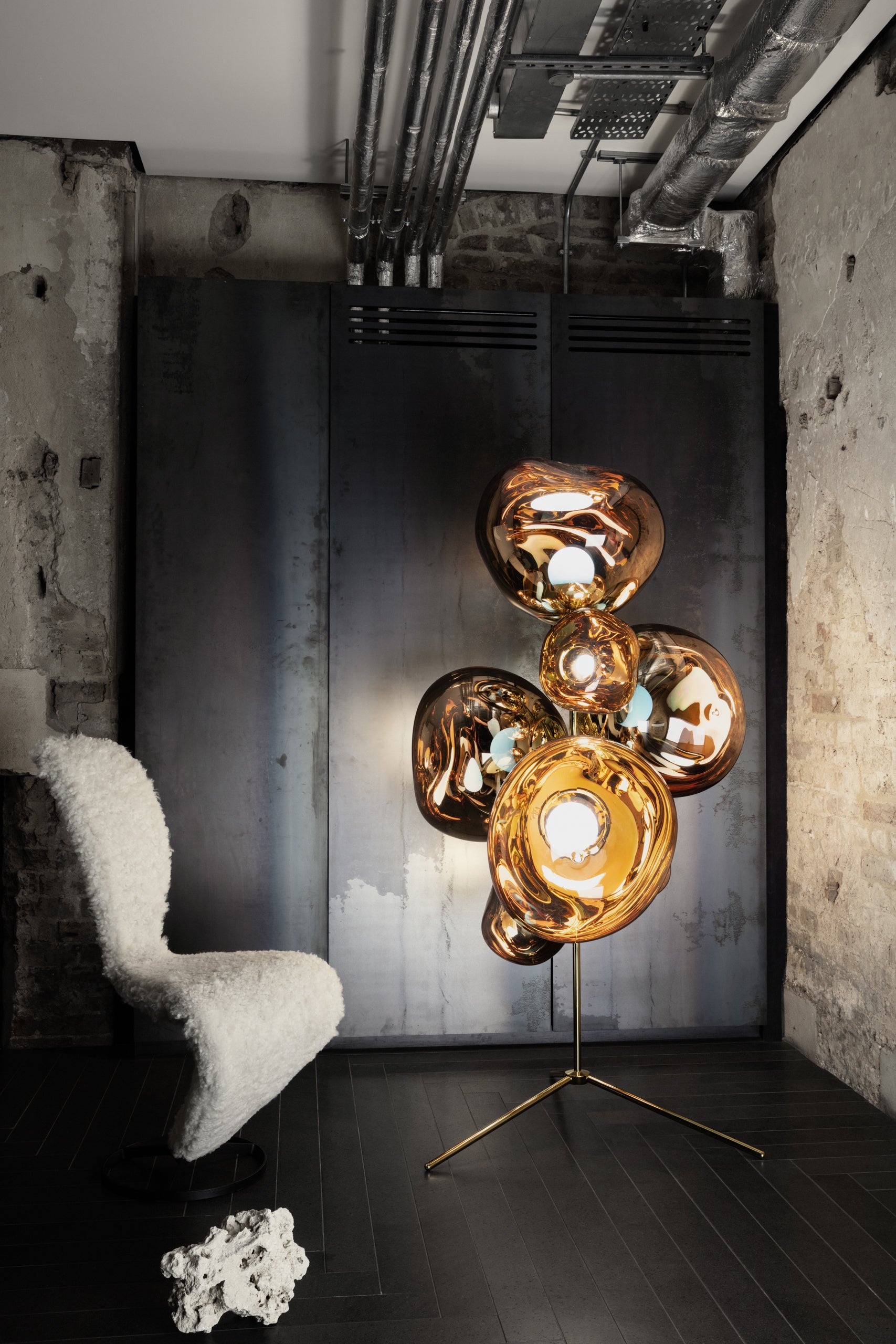 Rauchfarbene Stehlampe MELT