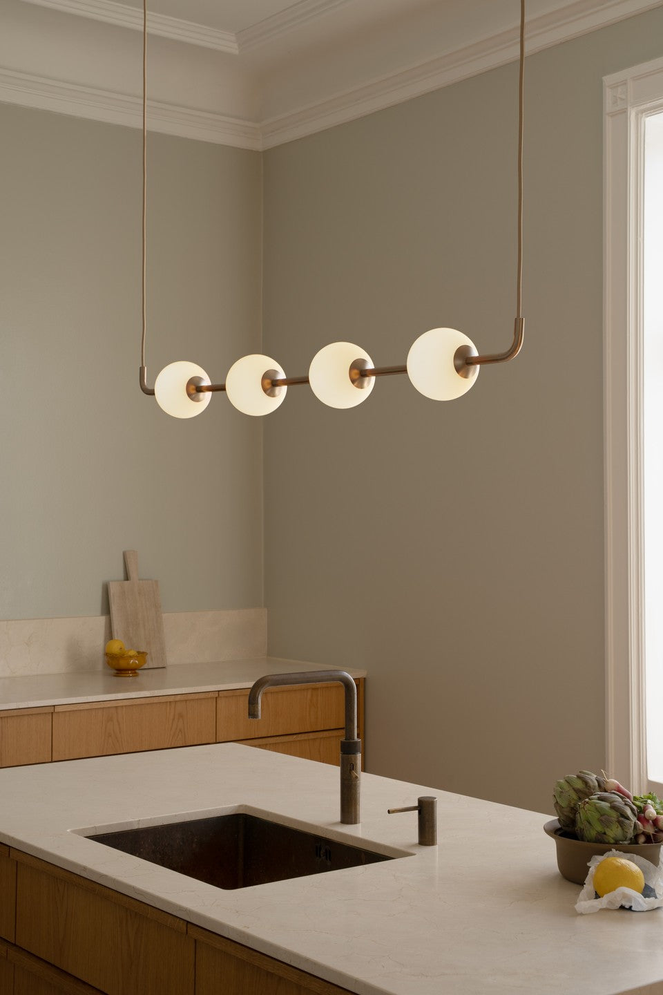AUDREY LINEAR white pendant lamp with gold insert