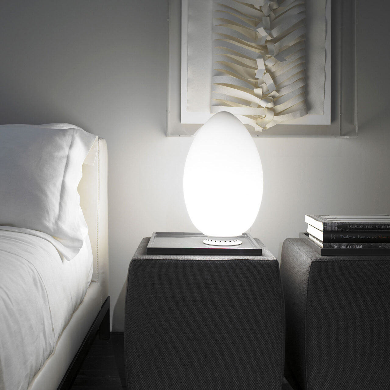 Lampa stołowa UOVO białe dmuchane szkło