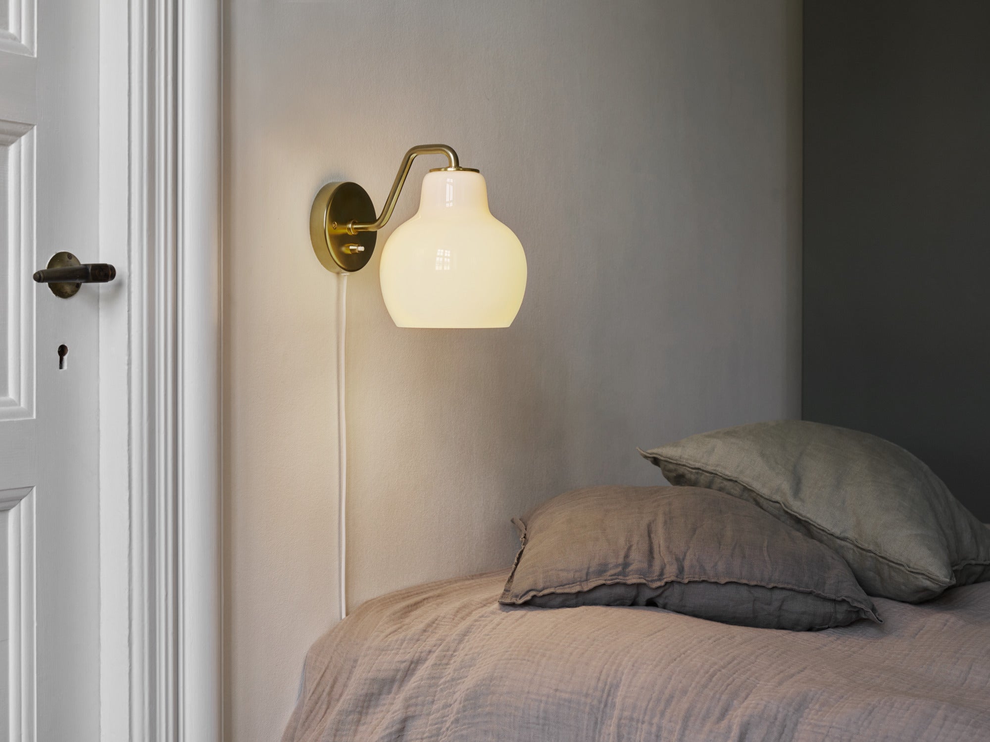 VL RING CROWN 1 Wall Lamp white with brass base