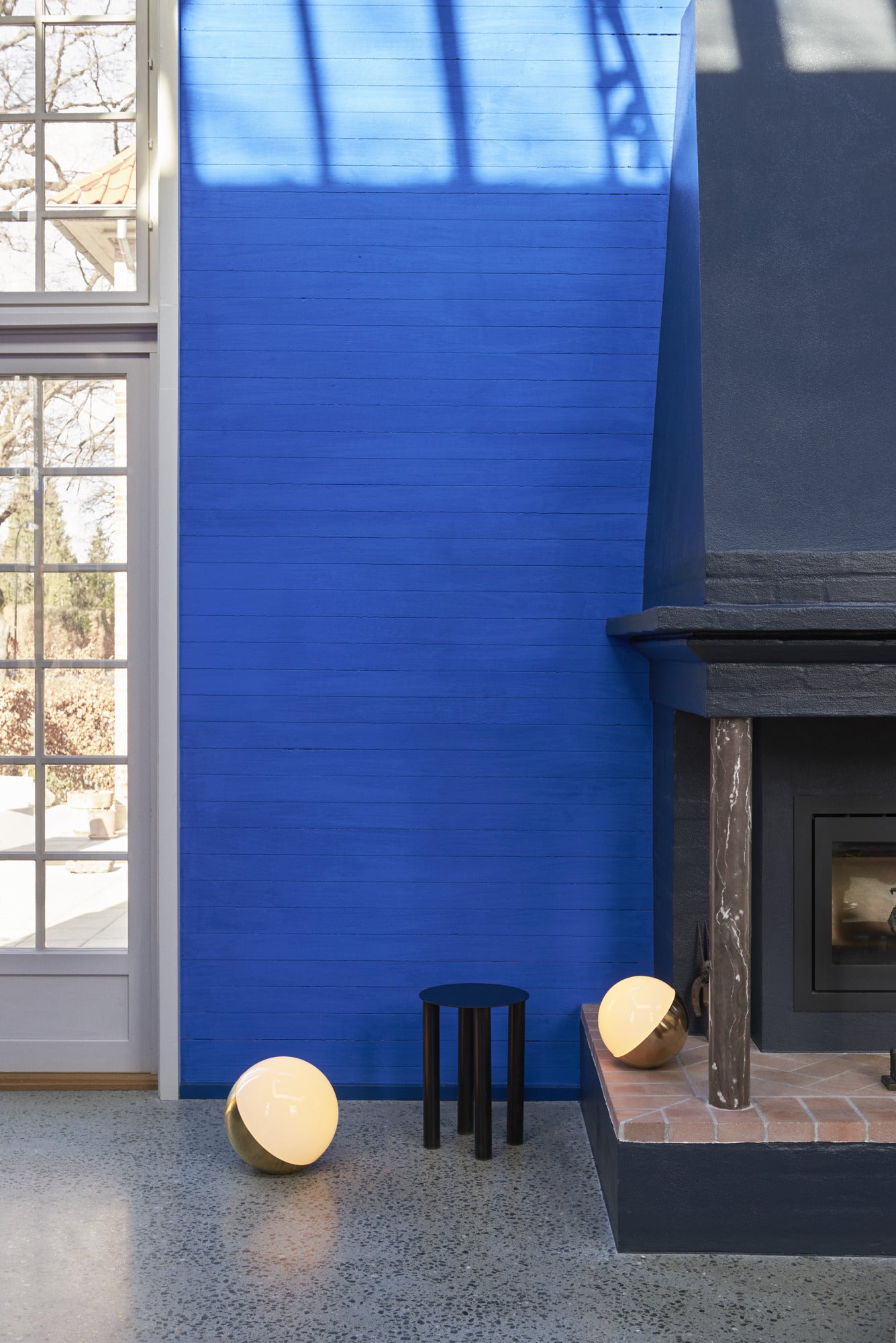 Lampa VL STUDIO biały z mosiężną podstawą