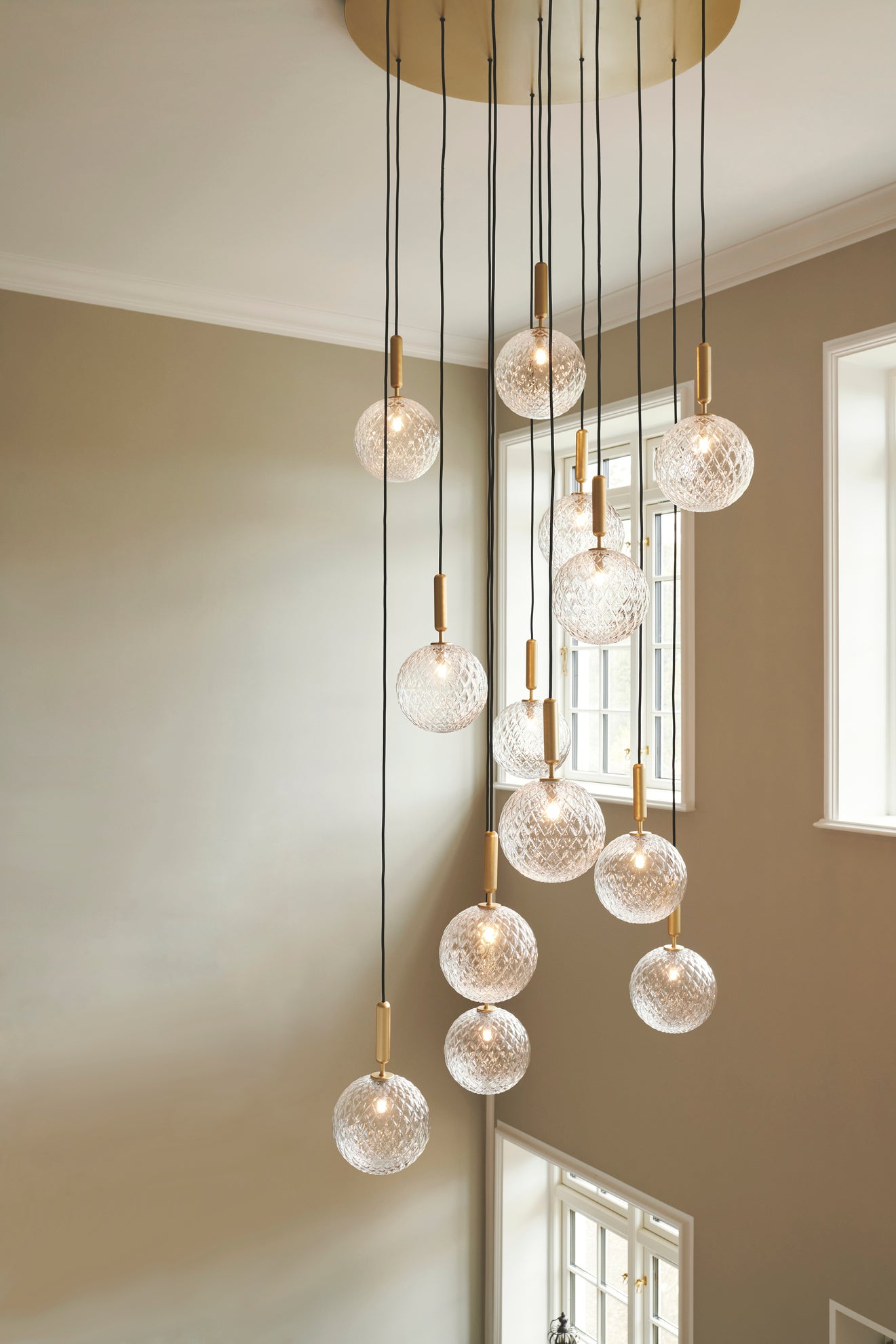 Pendelleuchte MIIRA 13 messing mit transparentem Glas