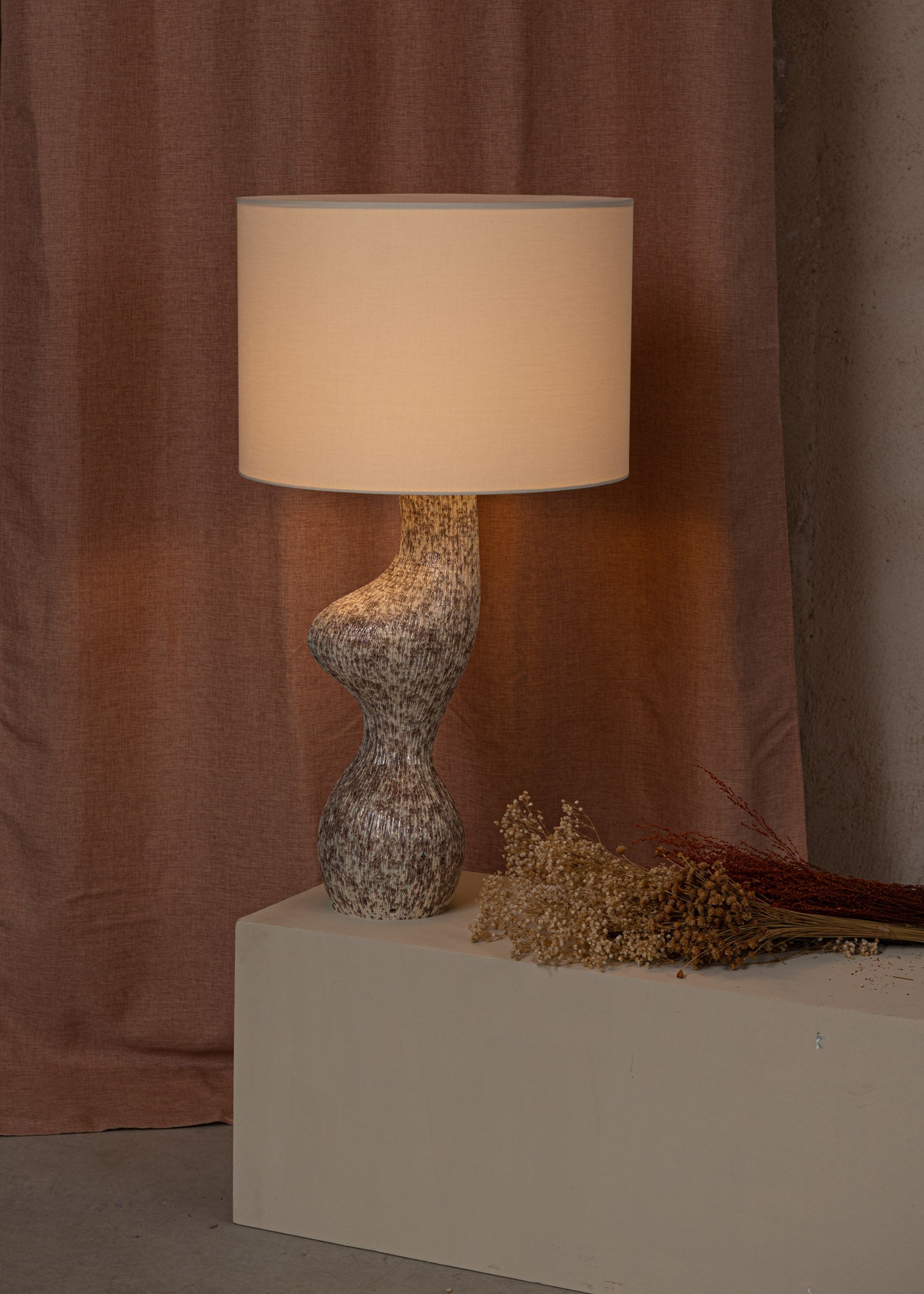 Tischlampe VENUSO beige mit Keramik
