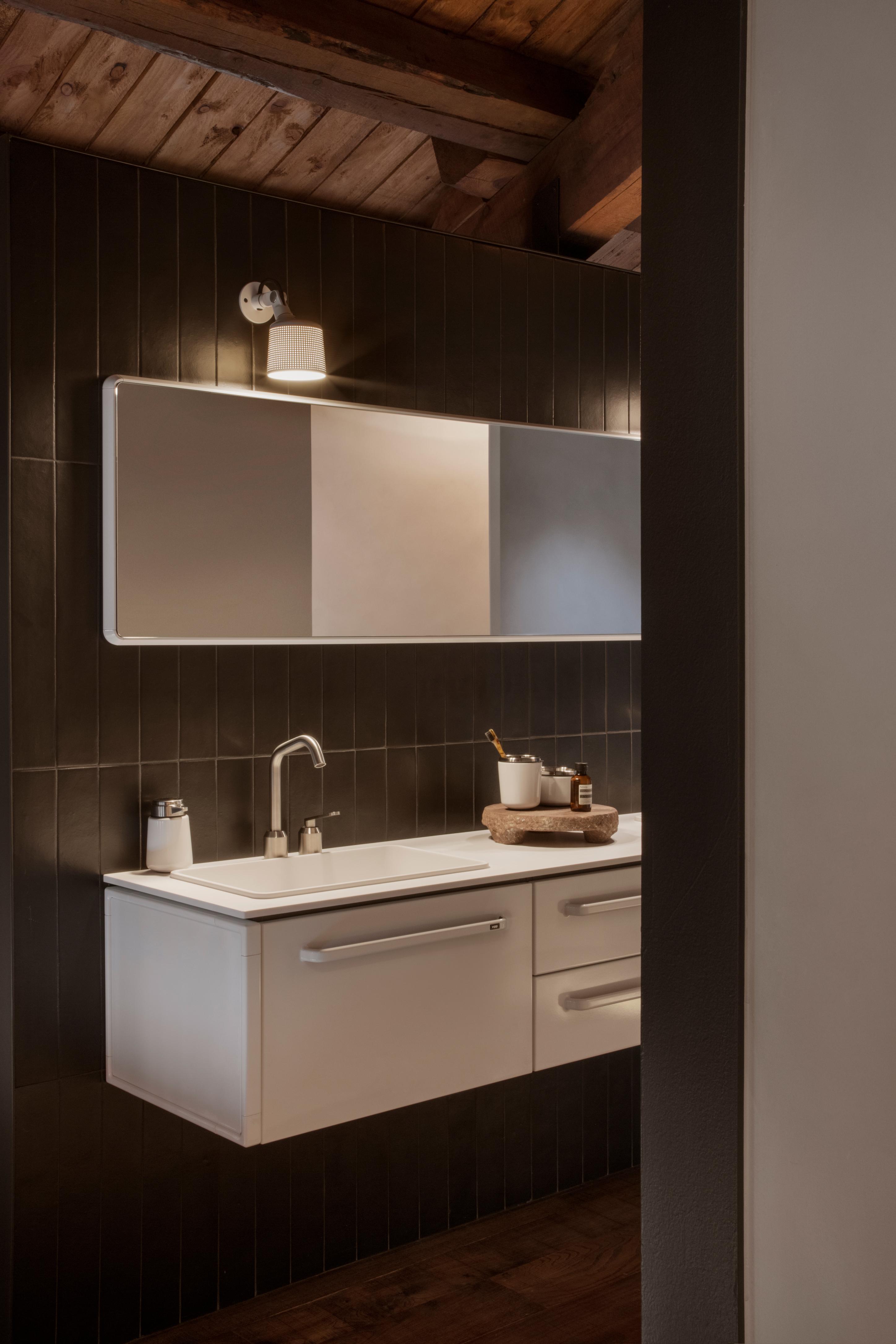 Lustro łazienkowe VIPP biała aluminiowa rama