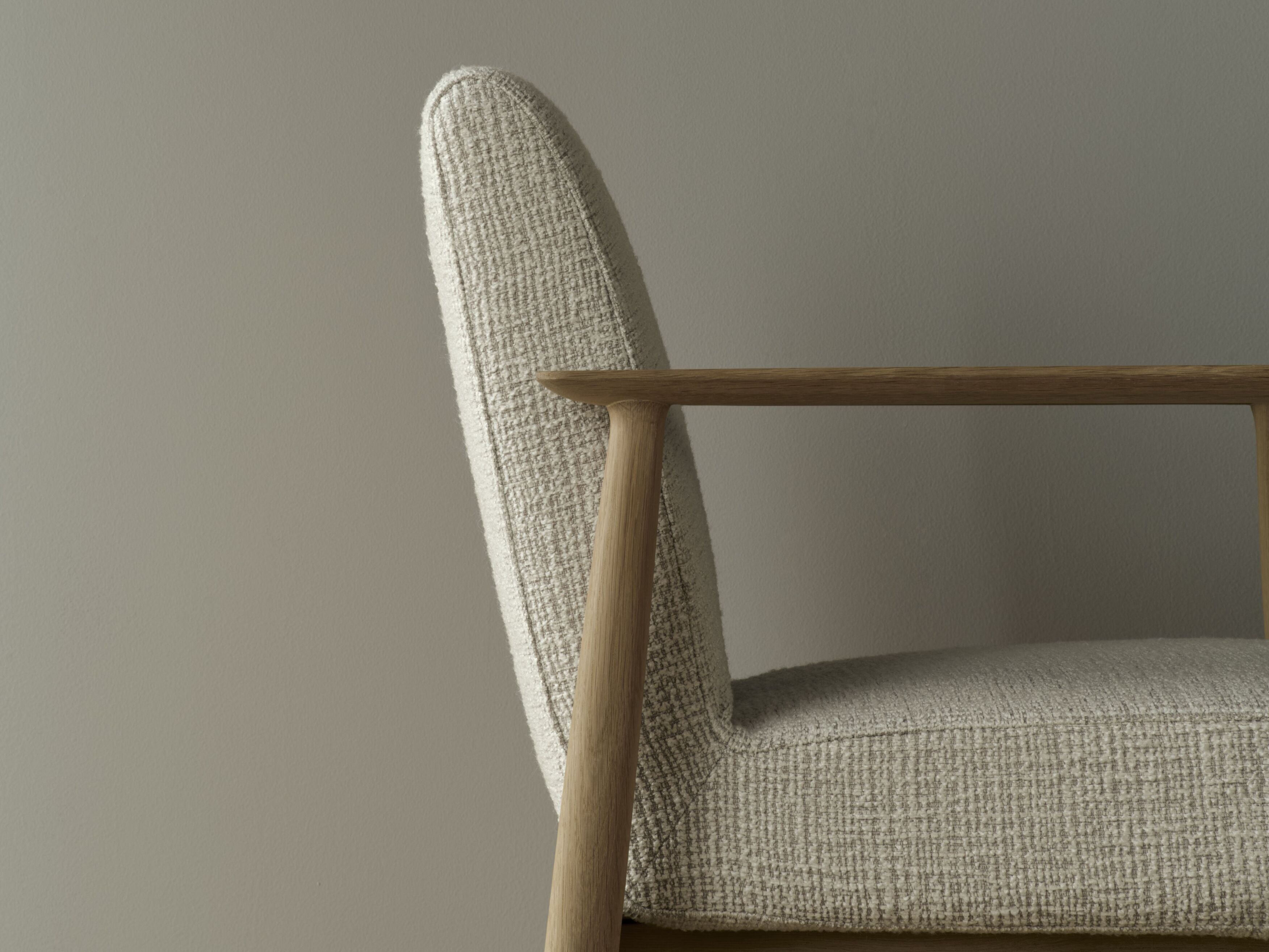 Sofa tapicerowana VISTI podstawa z bielonego drewna dębowego
