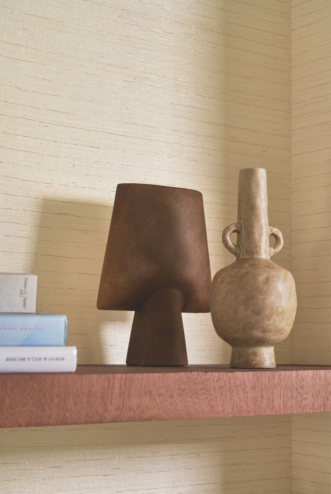 Natural structural wallpaper imitating agave leaves STRIATA - KAKI/OR khaki with brown