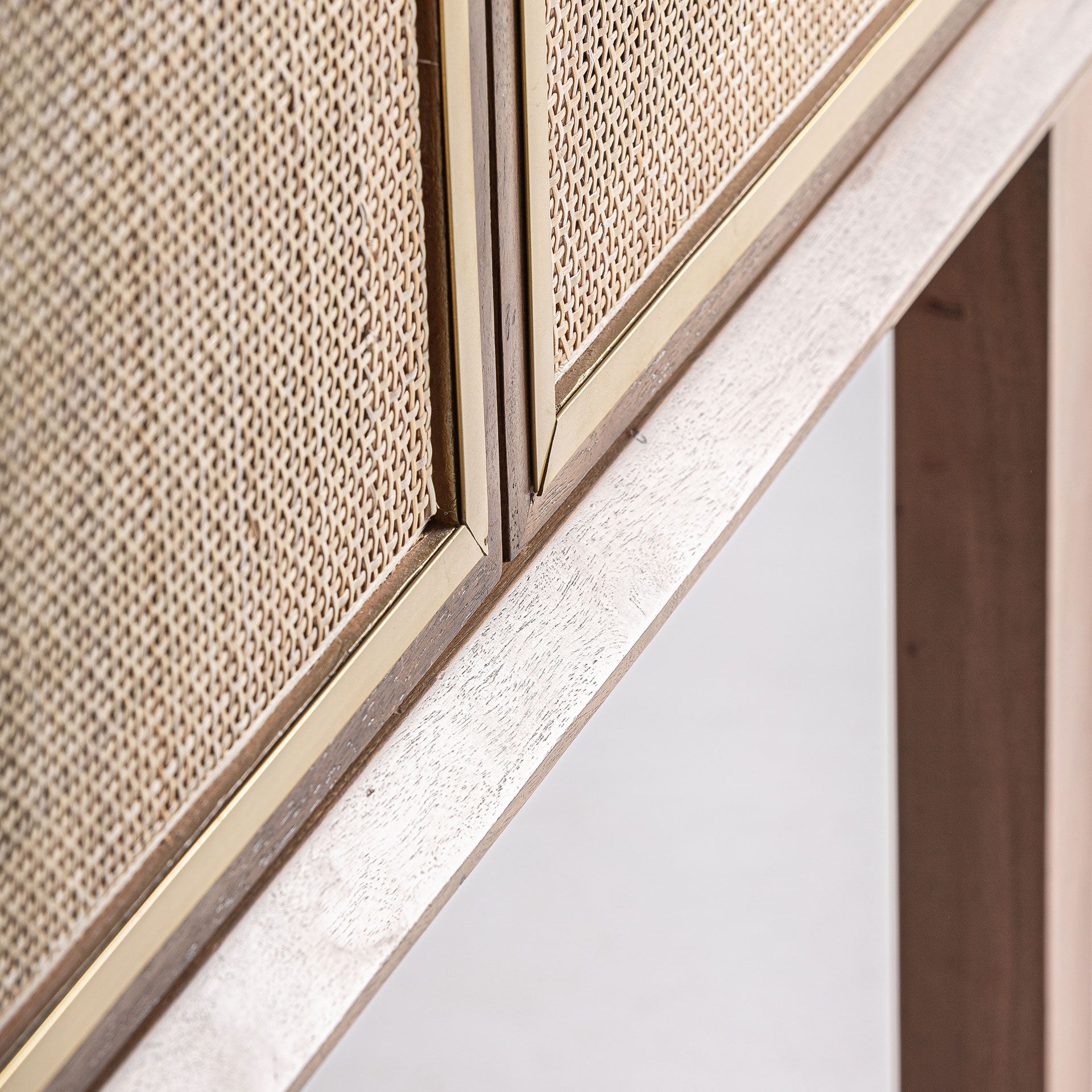 Kleiderschrank GONDORF aus Mangoholz mit Rattan