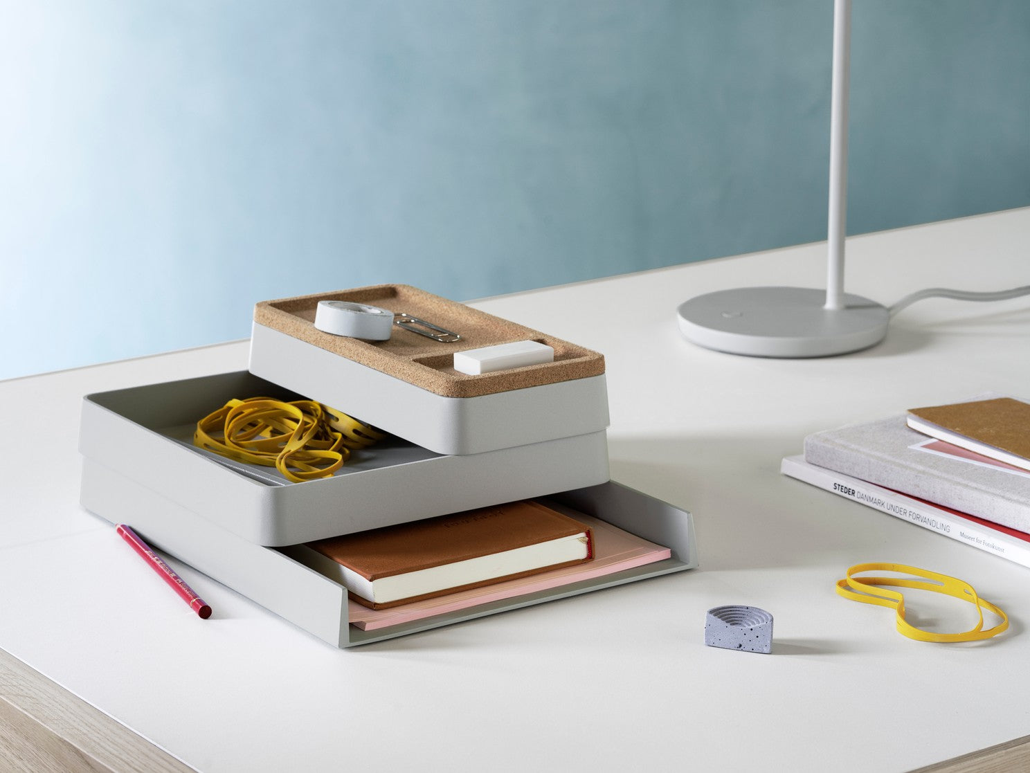 Stół WORKSHOP szare linoleum z dębową podstawą
