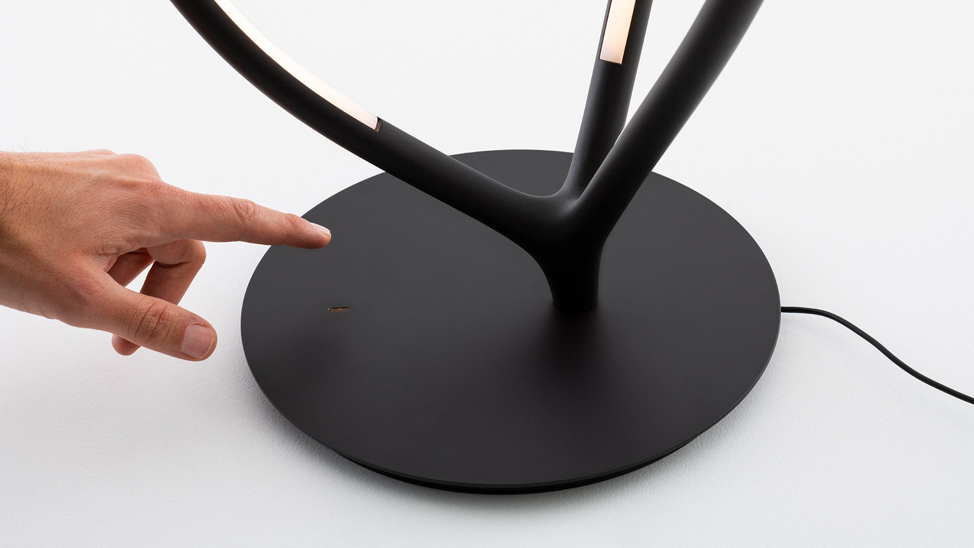 ARRIVAL gold table lamp