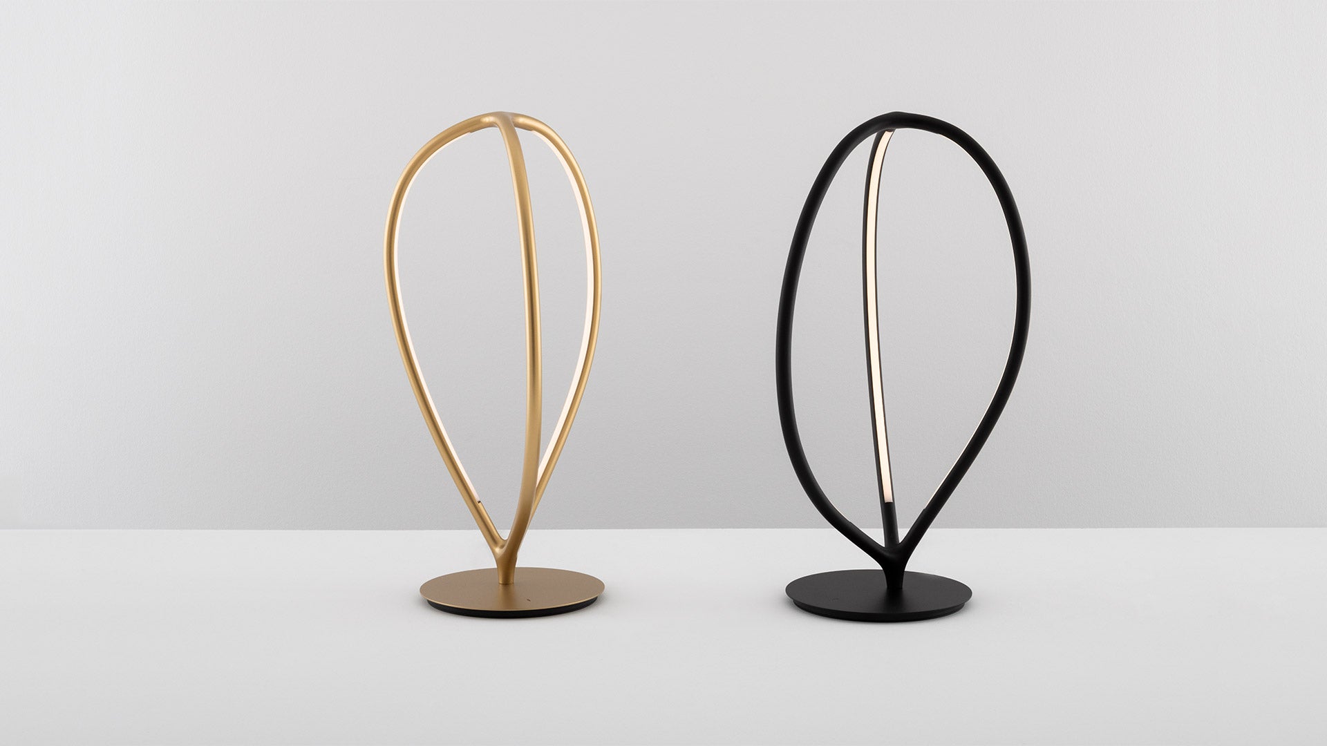 ARRIVAL gold table lamp