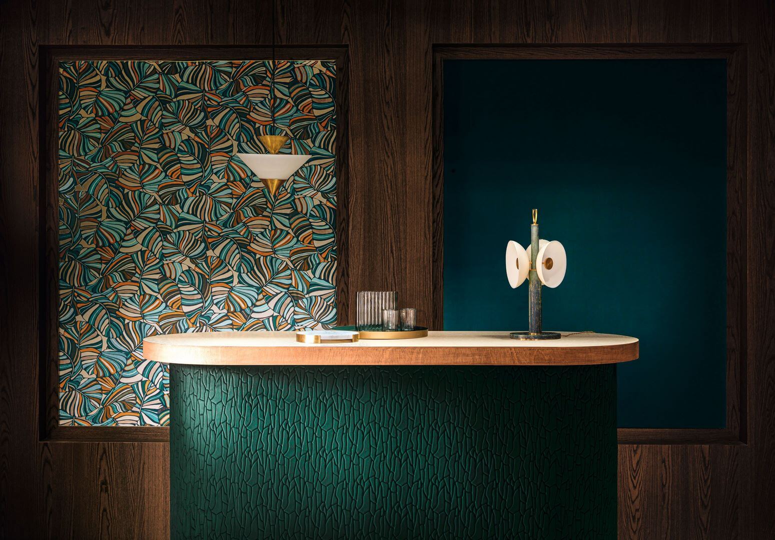 Textile wallpaper with a tropical leaf pattern PACHIRA - CELADON green with orange