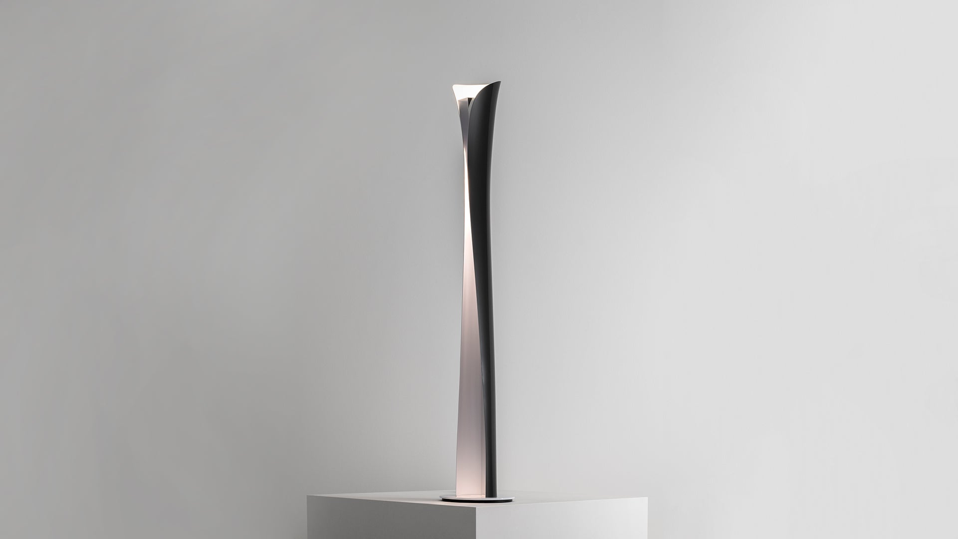 Lampa podłogowa CADMO czarny z białym