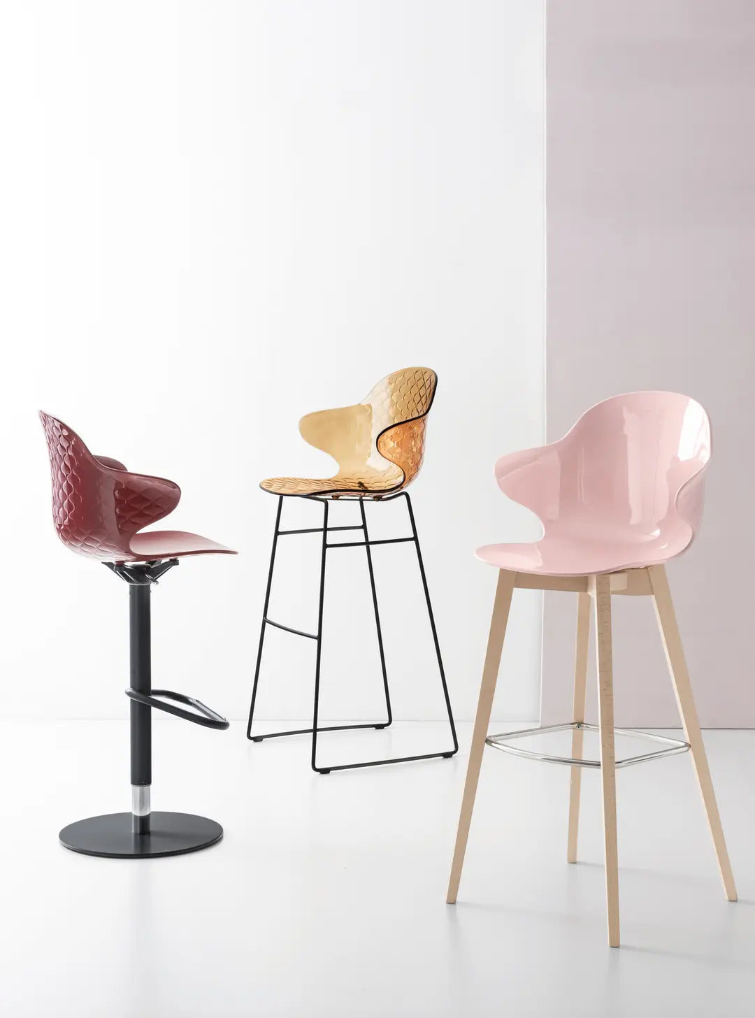 Bar Stool SAINT TROPEZ with Pink Seat and Metal Base