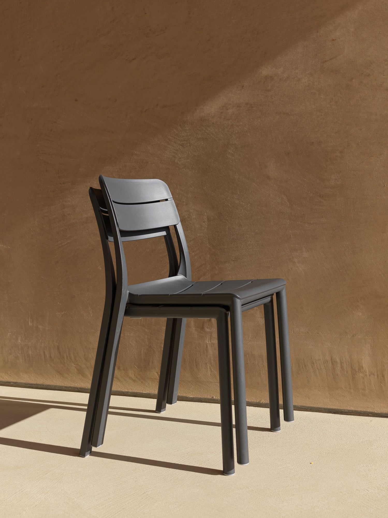 CASSIA Outdoor Chair in Burgundy