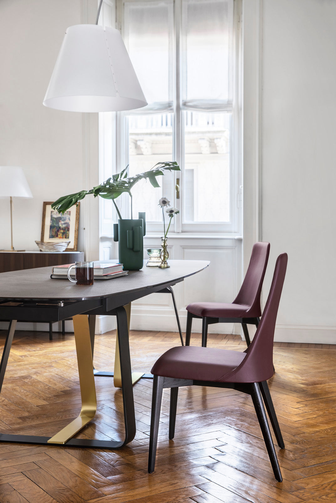 Polsterstuhl ETOILE mit Nussbaumfuß