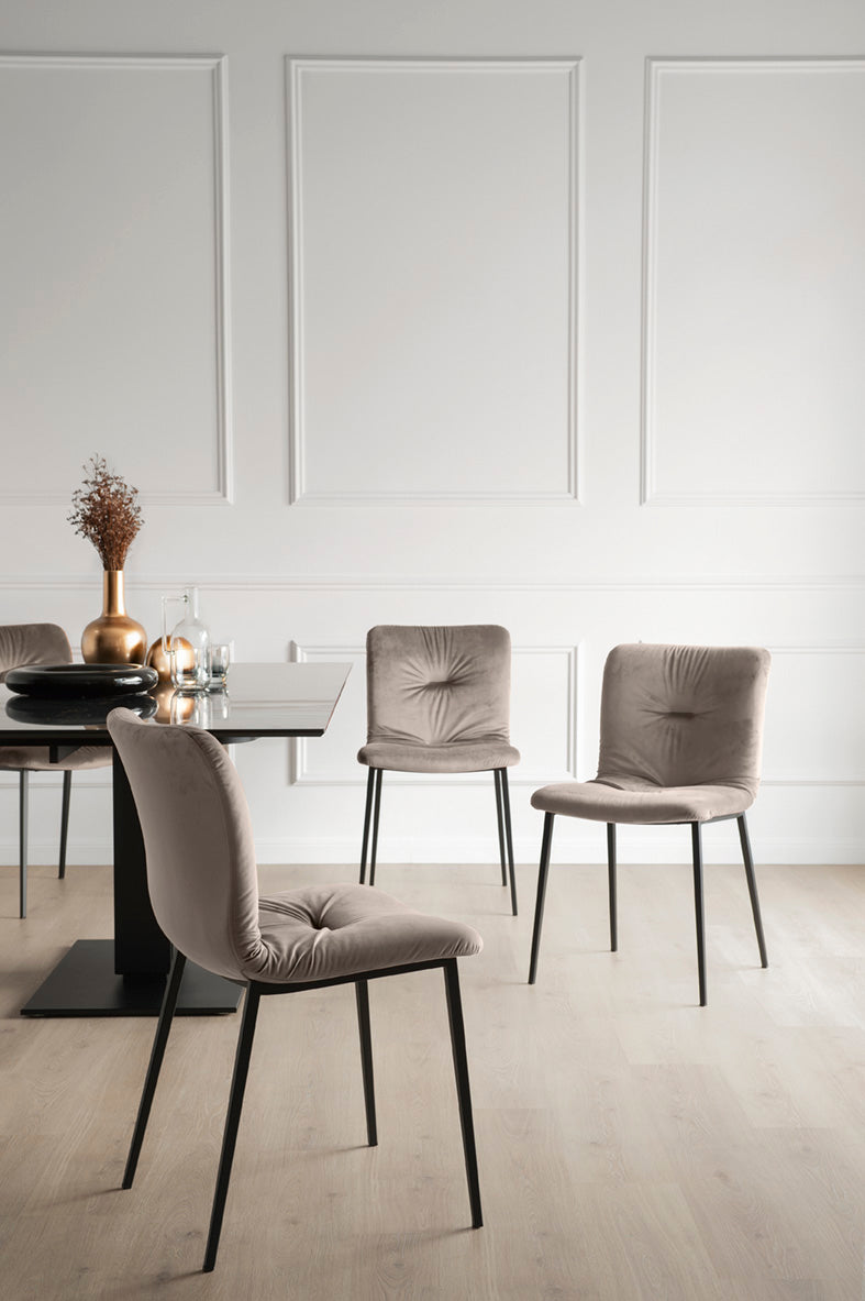 Stuhl ANNIE SOFT gepolstert mit schwarzem Metallgestell