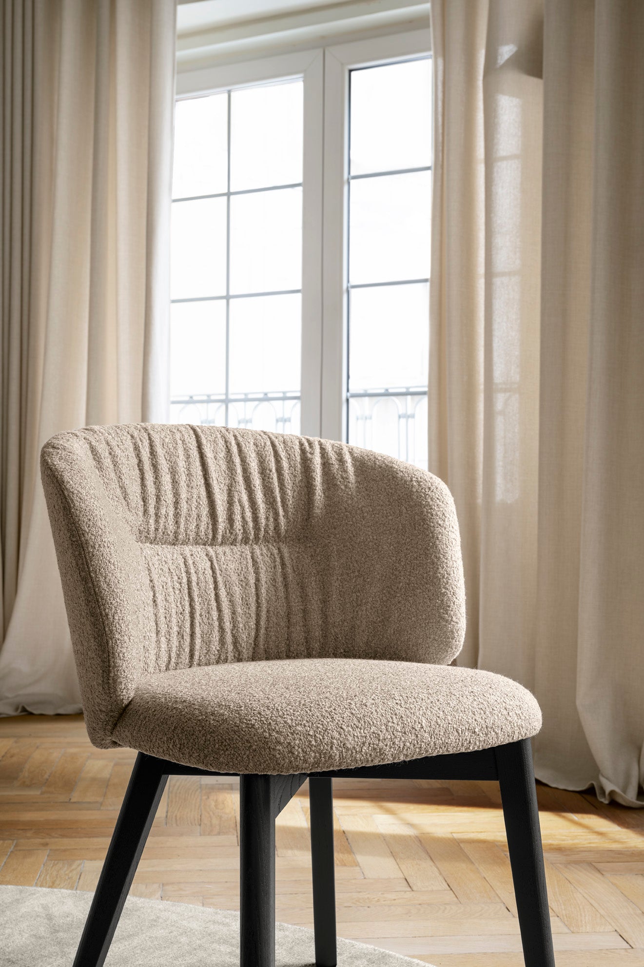 SWEEL upholstered chair with walnut base