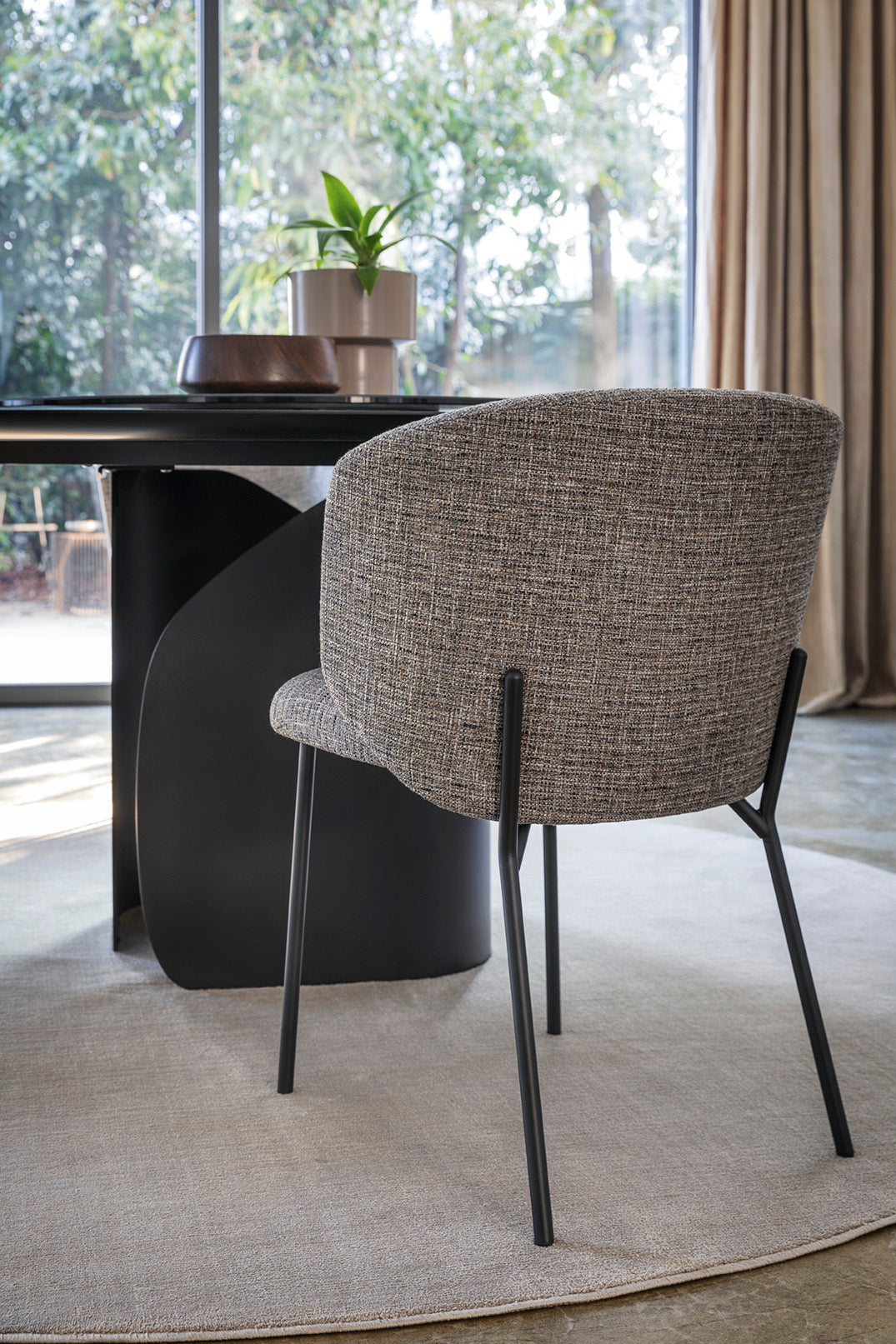 SWEEL upholstered chair with black metal base