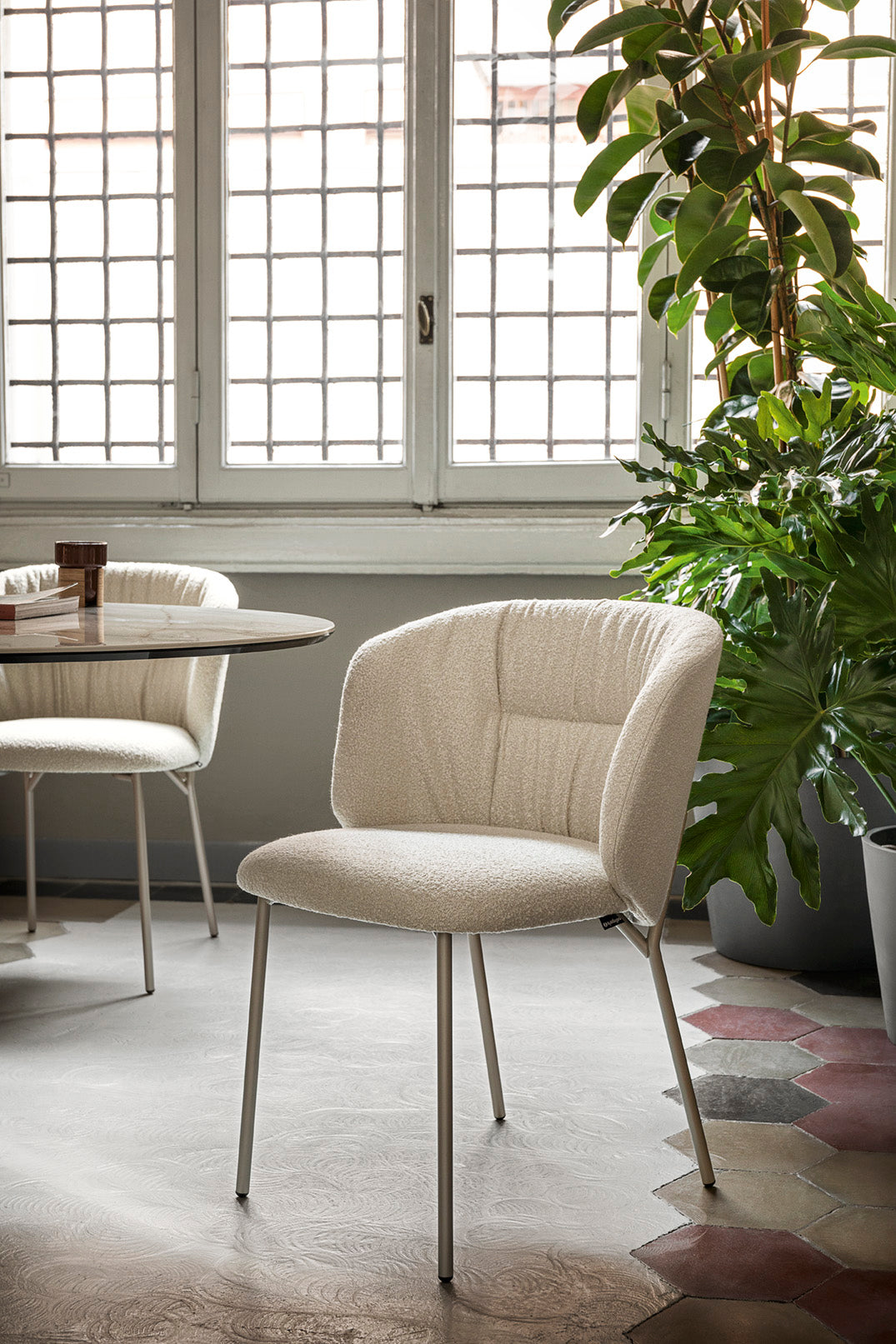 SWEEL upholstered chair with black metal base