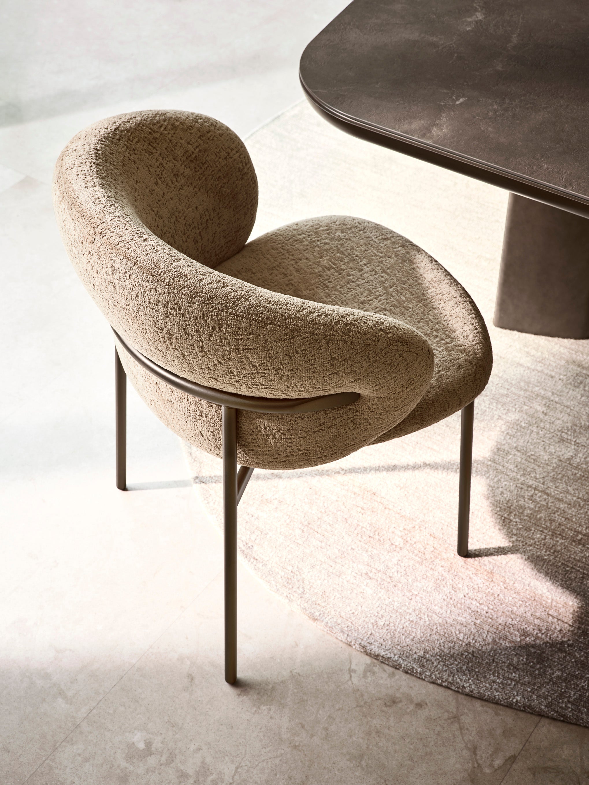 Stół SANDY brązowy blat z brązową szczotkowaną podstawą