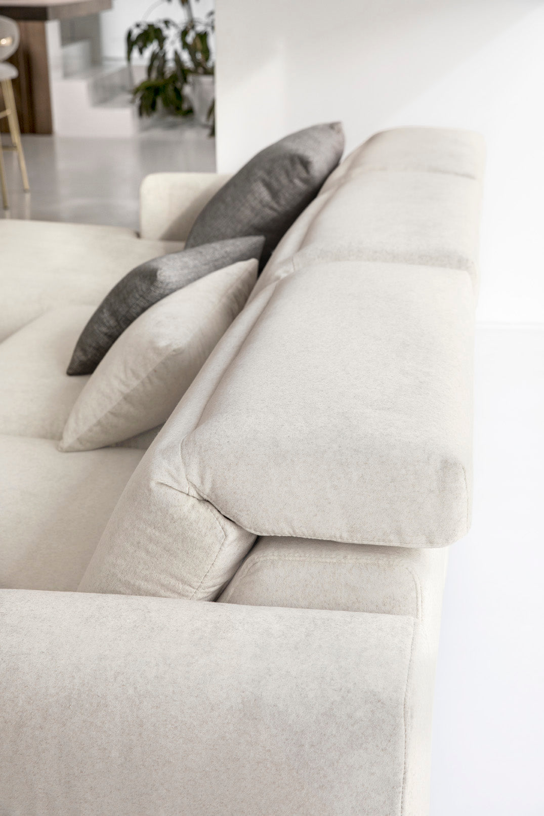 Rechtsseitige Eckcouch NORMA gepolstert