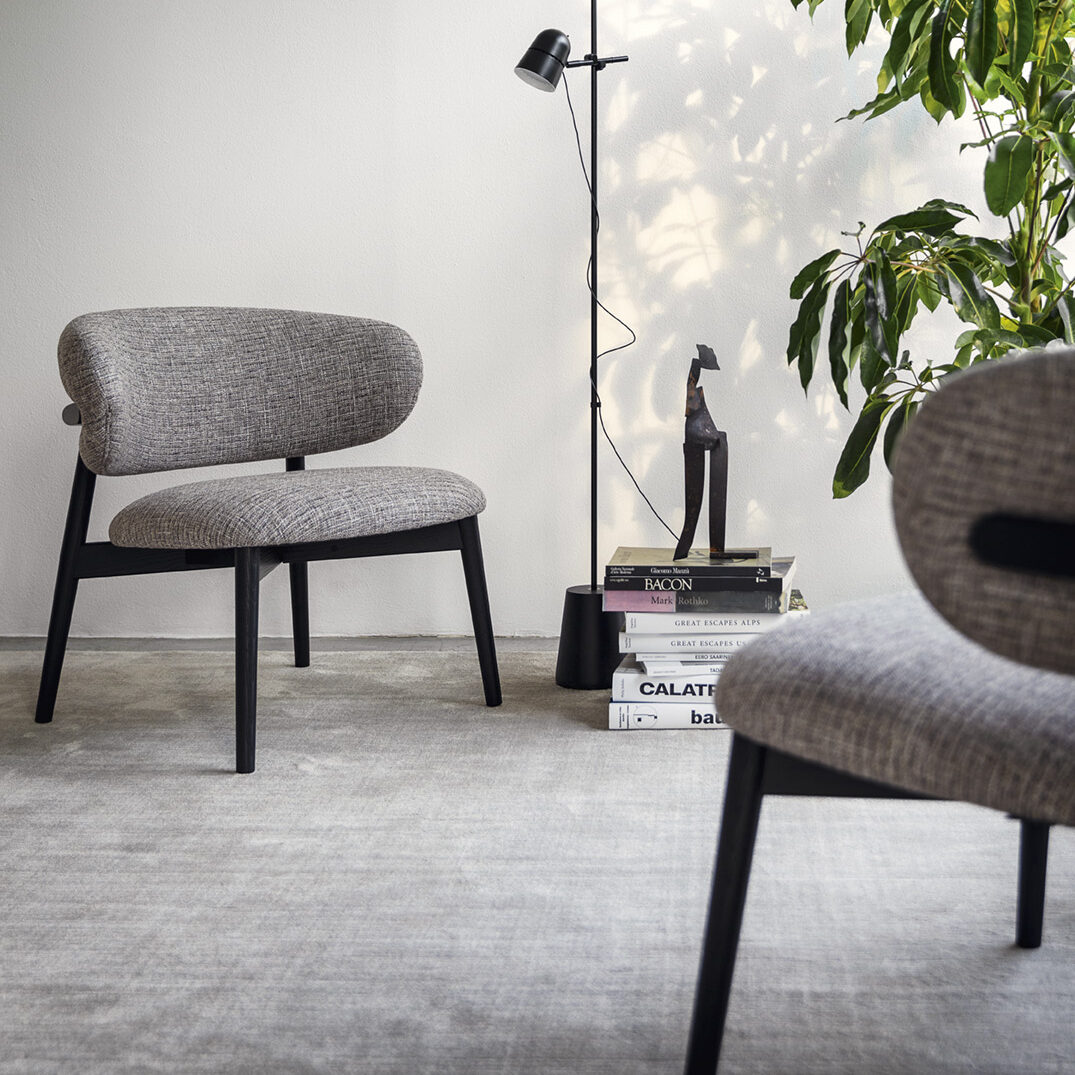 OLEANDRO customizable armchair