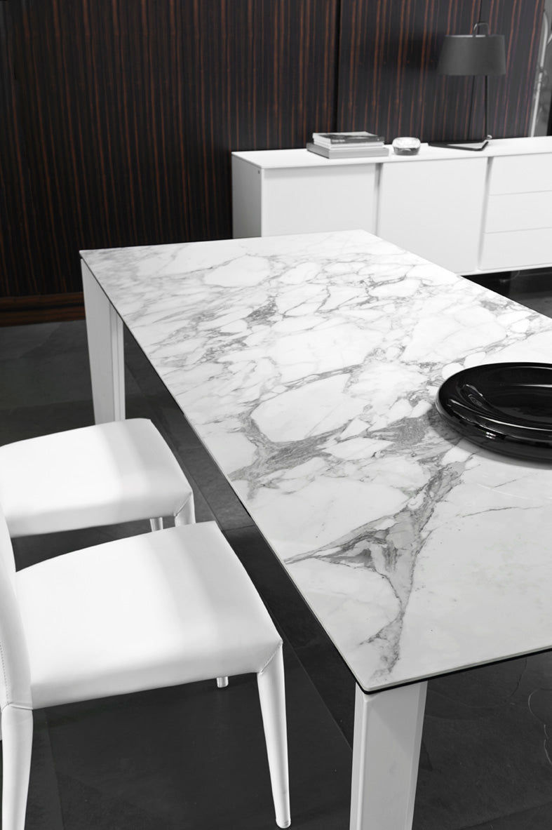 DELTA extendable table with a white top and black base