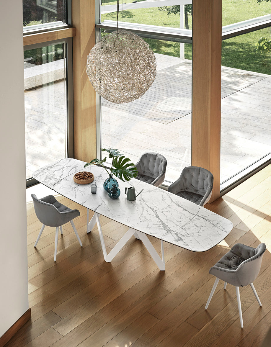 Sessel mit Armlehnen IGLOO gepolstert mit schwarzem Holzgestell