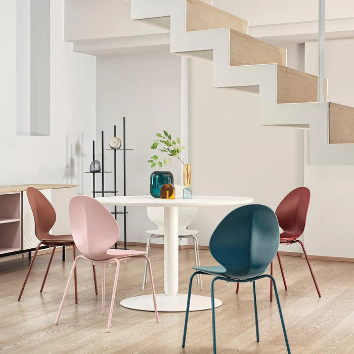 Stuhl BASIL mit weißem Sitz und weißem Metallgestell