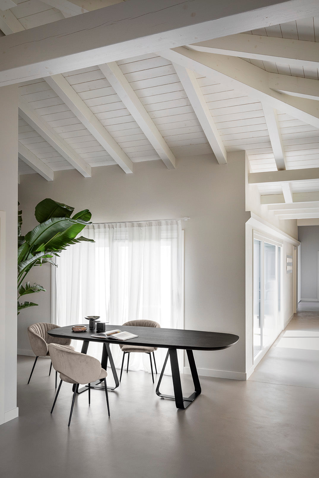 Upholstered ANIME chair with a beige metal base