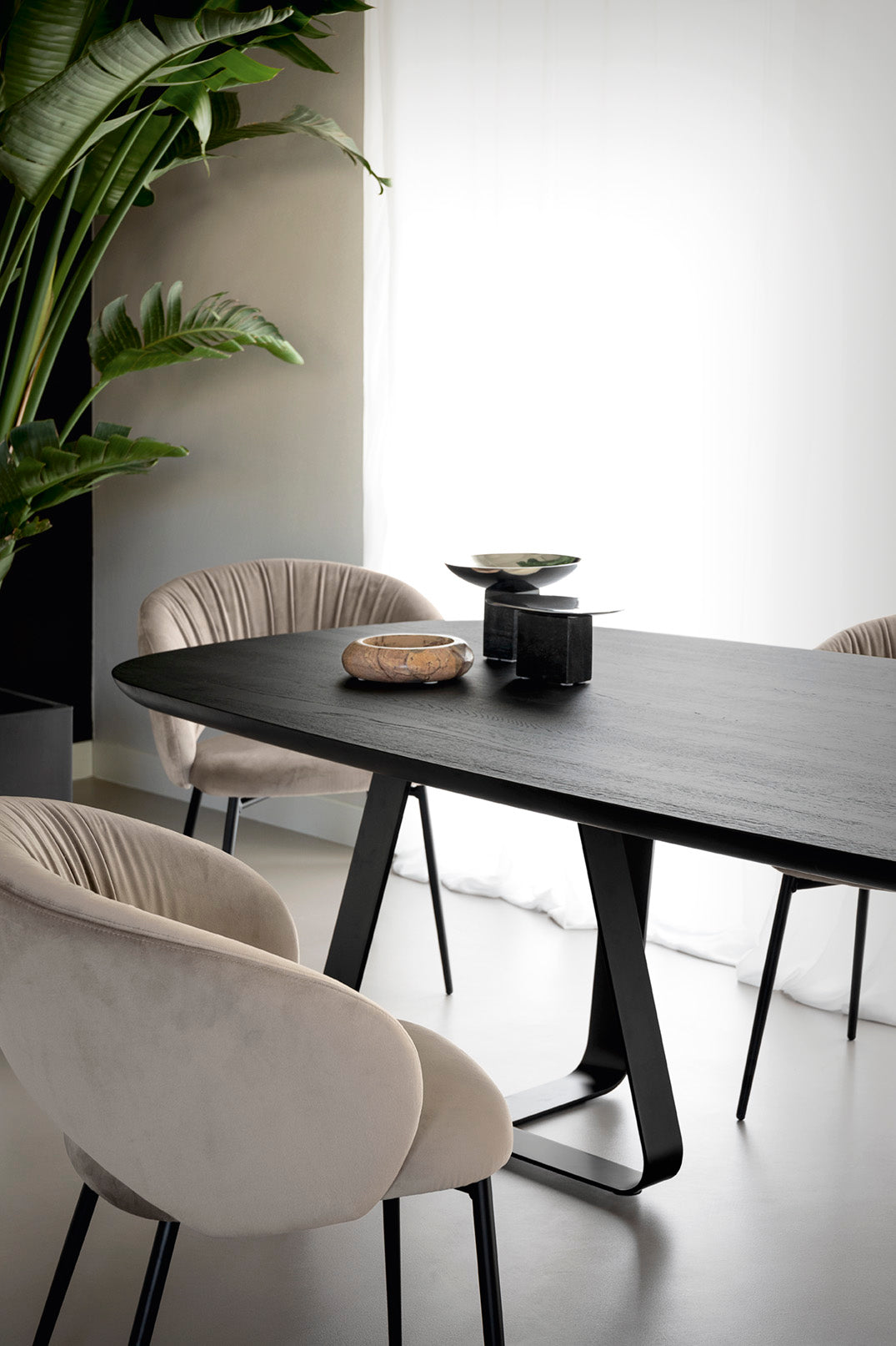 Upholstered ANIME chair with a beige metal base