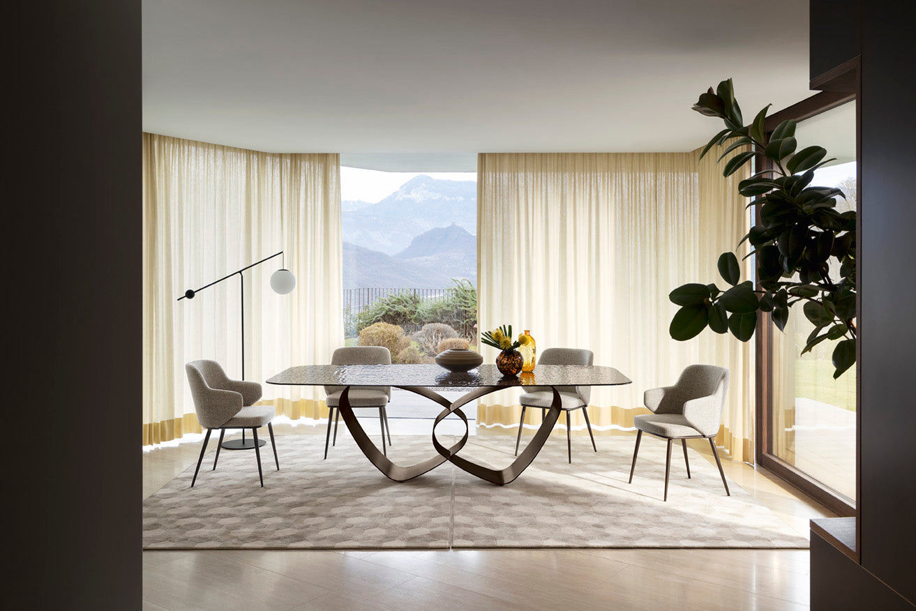 Tisch BREEZE mit Glasplatte und schwarzem Gestell