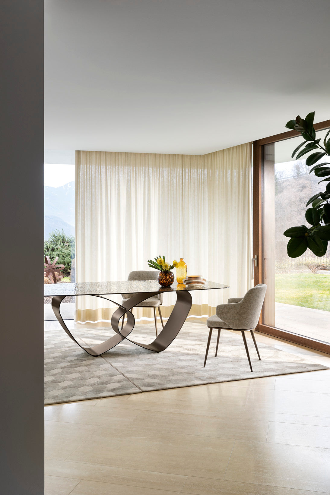 Tisch BREEZE mit Glasplatte und schwarzem Gestell